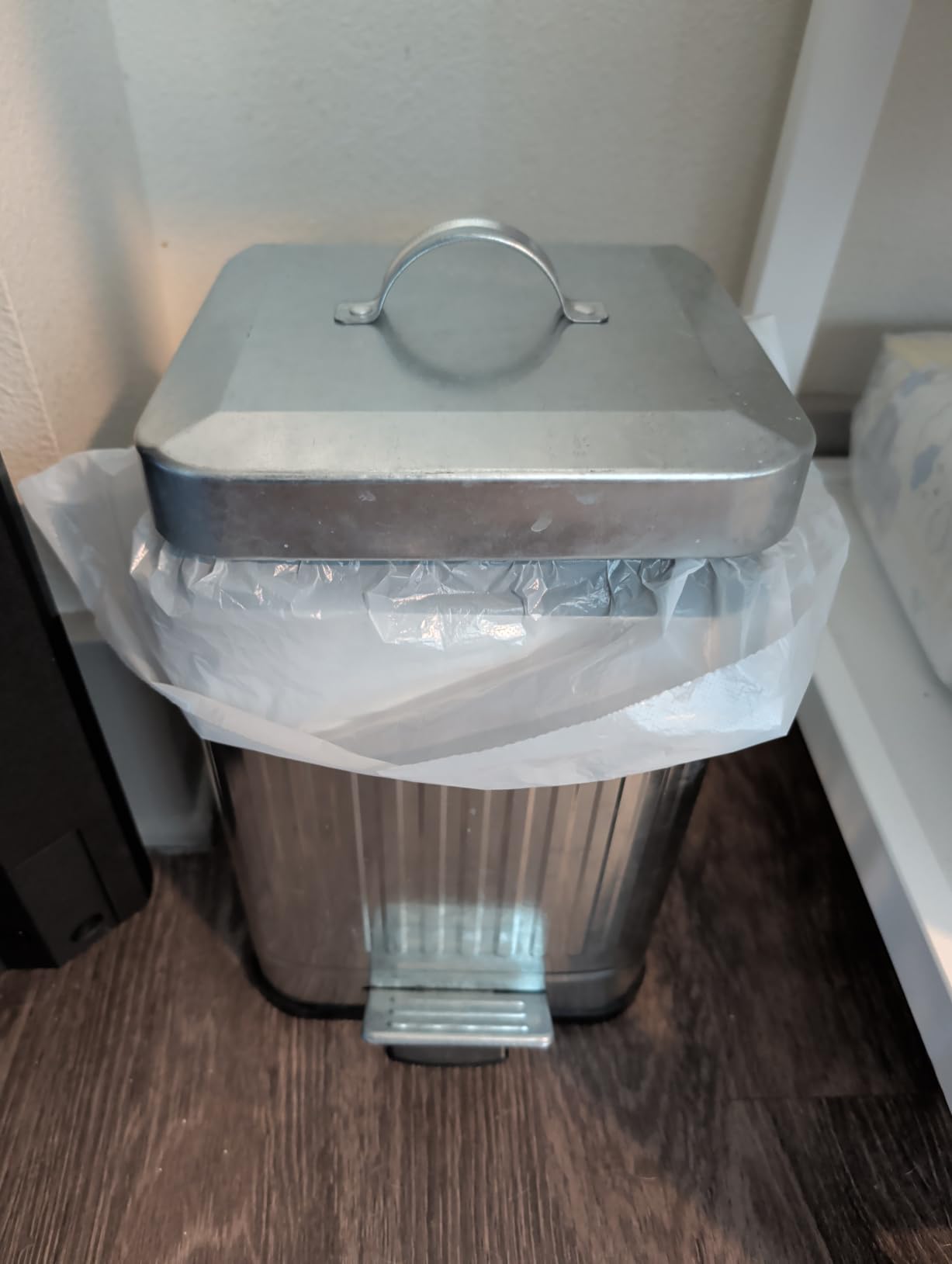 CEROELDA Small Trash Can with Lid-5L/1.3 Gal,Stainless Steel Outdoor Dog Poop Garbage Can-Farmhouse Retro Metal Waste Bin w/Step Pedal for Bathroom Bedroom Office-Soft Close-Black customer photo 2
