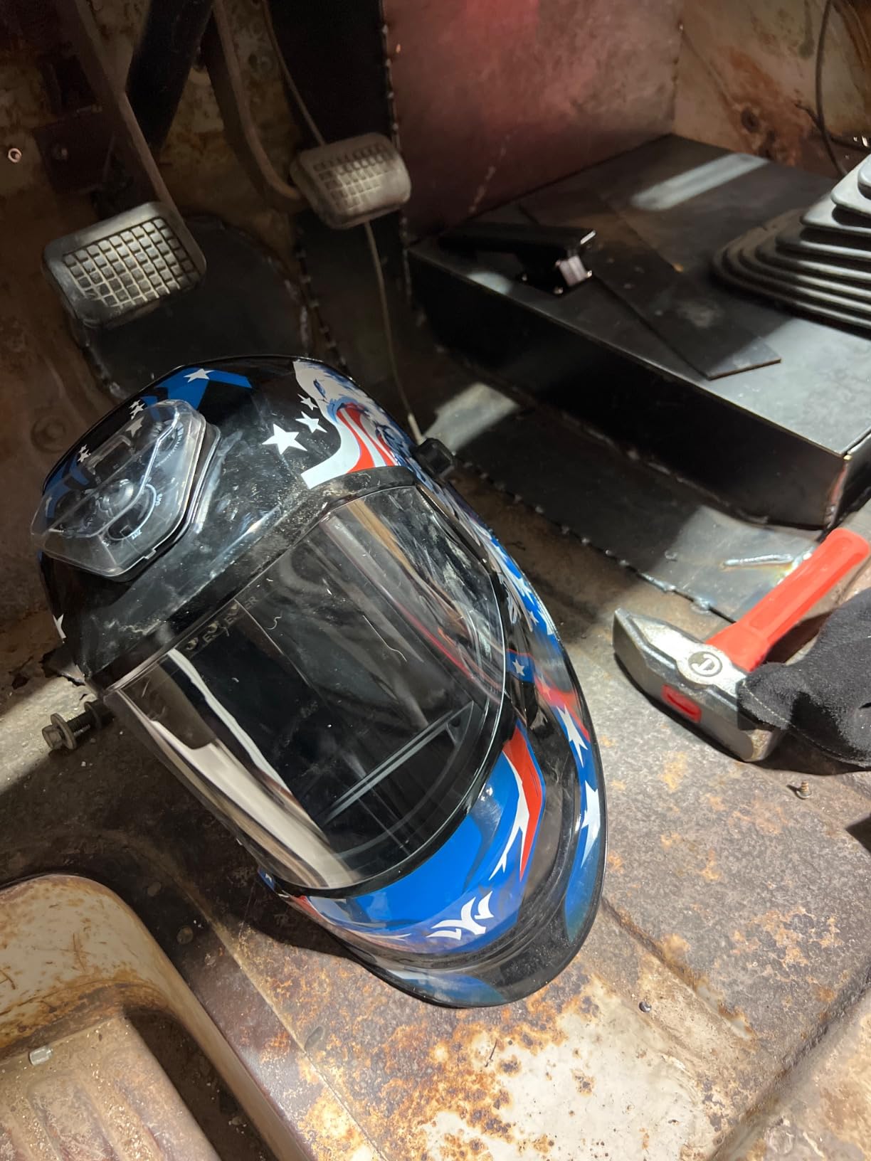 YESWELDER 180 Panoramic Welding Helmet with 6 Arc Sensors | Type-C Rechargeable, 4.31 x 3.82 in true-color main view, three auto-darkening viewing zones, Blue light filtering outer lens customer photo 1