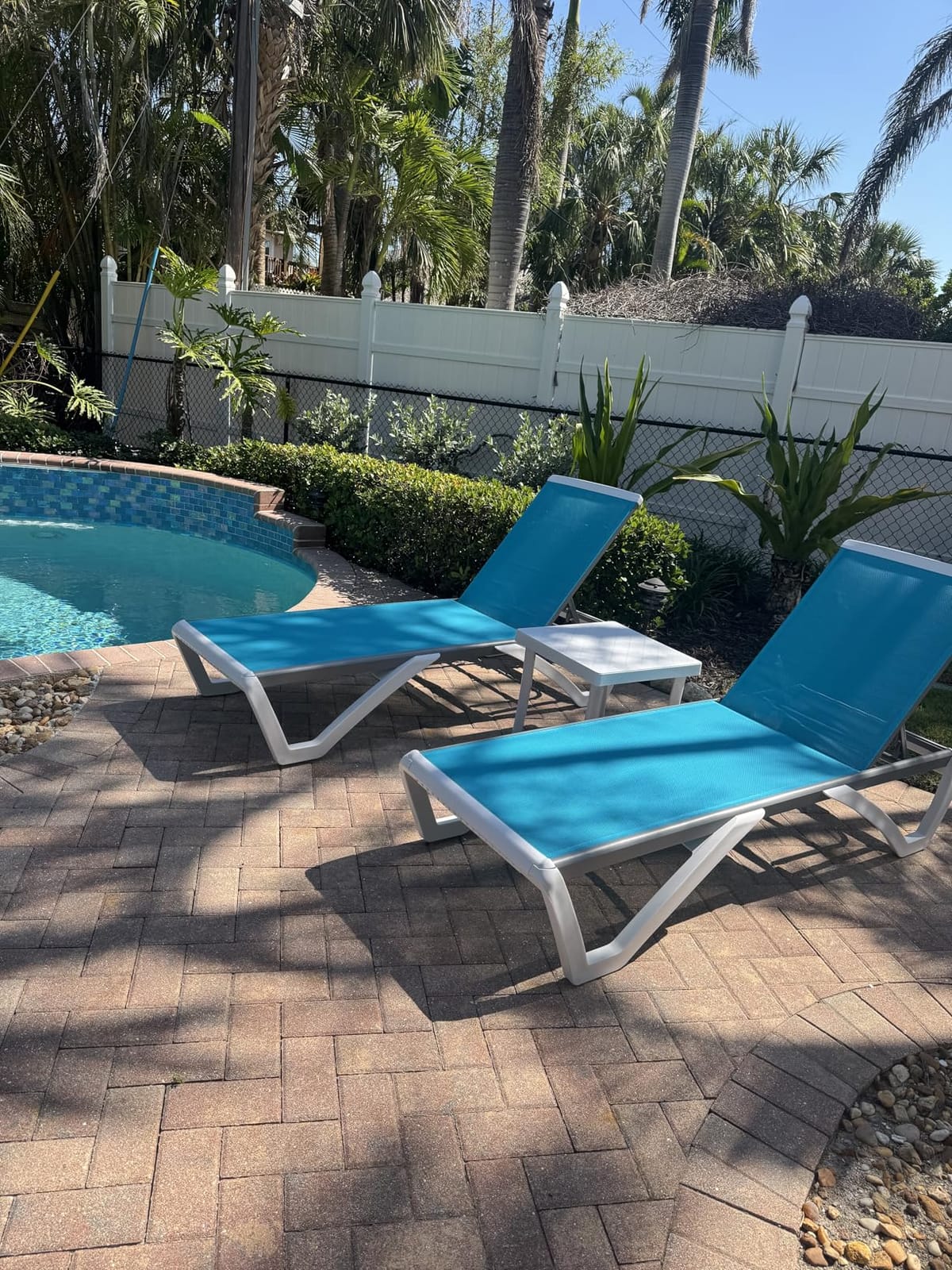 Kozyard Outdoor Chaise Lounge Chair, Full Flat Adjustable Patio Lounger with Aluminum Frame & Resin Legs, Textilene Fabric for Poolside, Backyard & Beach (Aqua, Chair) customer photo 1