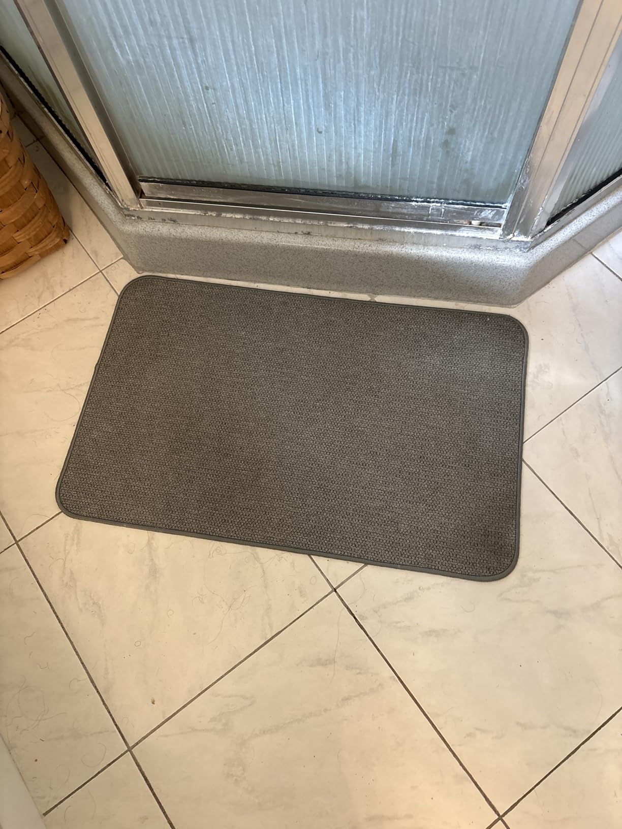 Bath Mat,Ultra Thin Bathroom Rugs,Rubber Bath Mats for Bathroom,No Slip Bath Rugs,Quick Dry,Machine Washable,Low Pile,Absorbent,Shower Outside,Sink,Home Decor Accessories.Grey,1'5