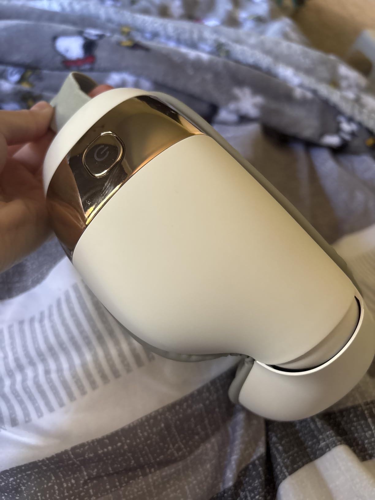 HubiCare Eye Massager with Heat, Vibration, and Music Helps Relieve Strain, Dark Circles, Dryness, and for Migraine Relief Relaxation and Better Sleep Valentines Day Gifts for Women/Men (White) customer photo 1