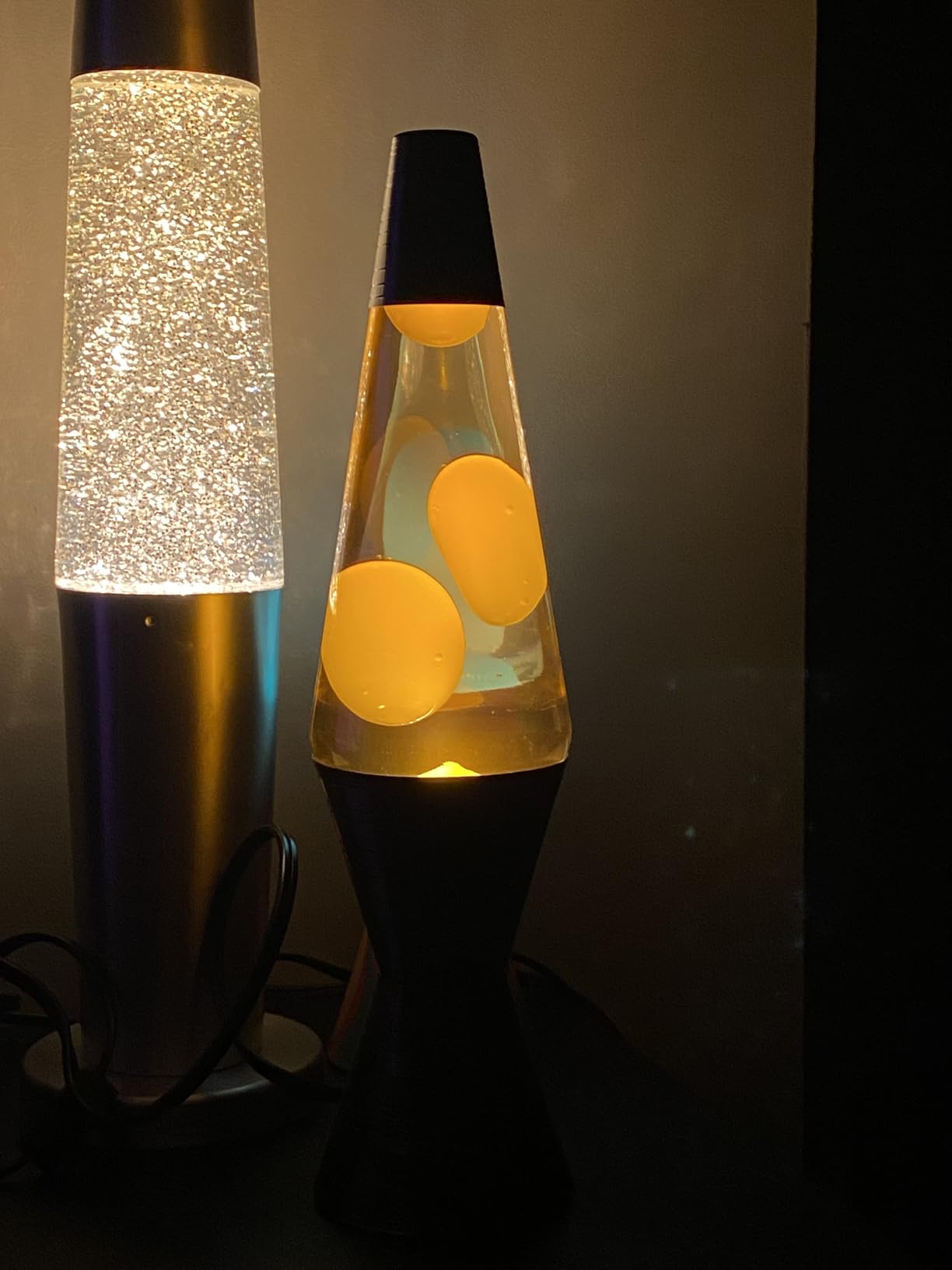 Lava Lamp - 14.5'' Vinyl Record Grooved Base - The Original Motion Light - Yellow Wax and Orange Liquid customer photo 1
