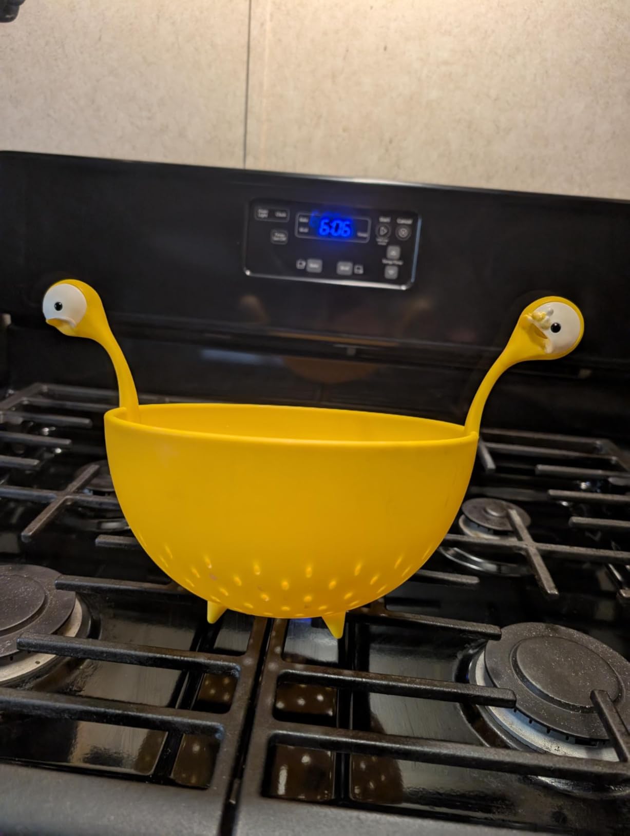 OTOTO Crab Clip-On Strainer - Silicone Pasta Strainer with Stainless Steel Tongs - Unique Kitchen Gadgets, Cooking Gifts for Women, Kitchen Essentials, Funny Gifts, Kitchen Accessories - (Crabby) customer photo 1