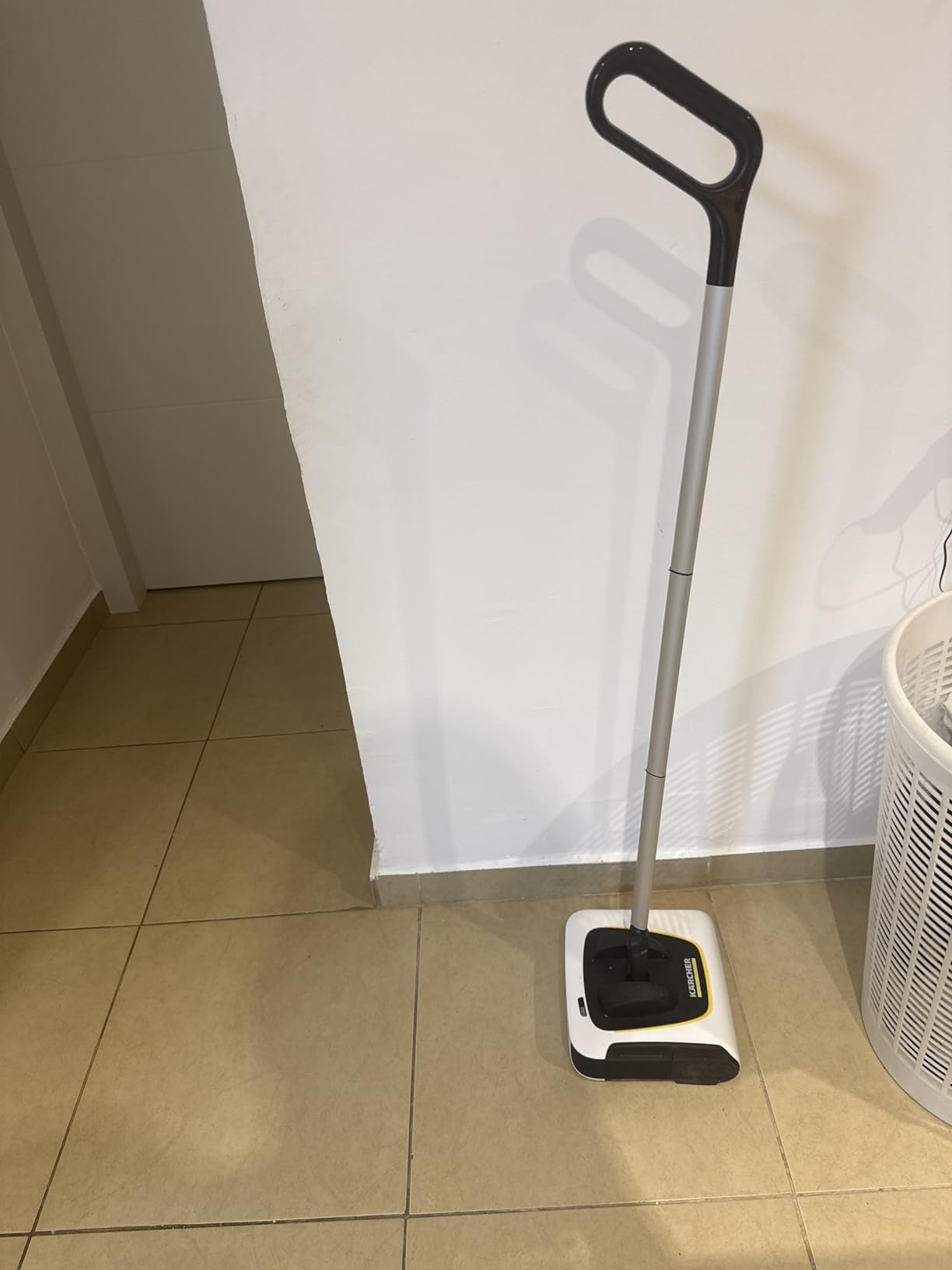Karcher KB 5 Electric Floor Sweeper Broom, Cordless, for Carpets, Hardwood Floors and Tiles, White customer photo 2