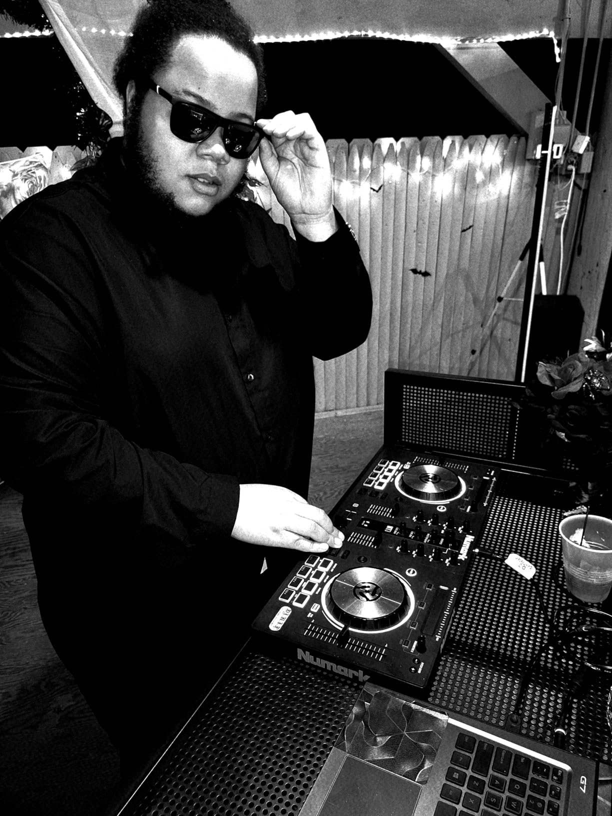 Neoaider DJ Booth Table Station 44