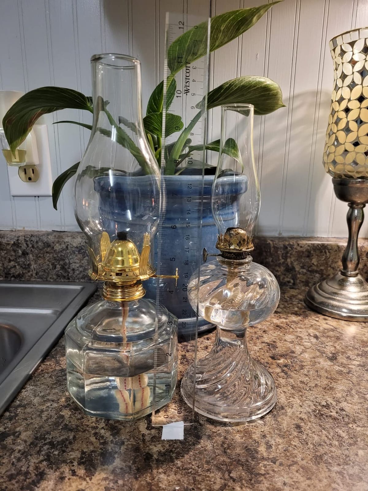 2 Pack Large Oil Lamp Vintage Glass Kerosene Lamp Antique Black Oil Lamps for Indoor Use Emergency Lighting Rustic Hurricane Lamp Clear Chamber Oil Lantern 12.5 Inch customer photo 2