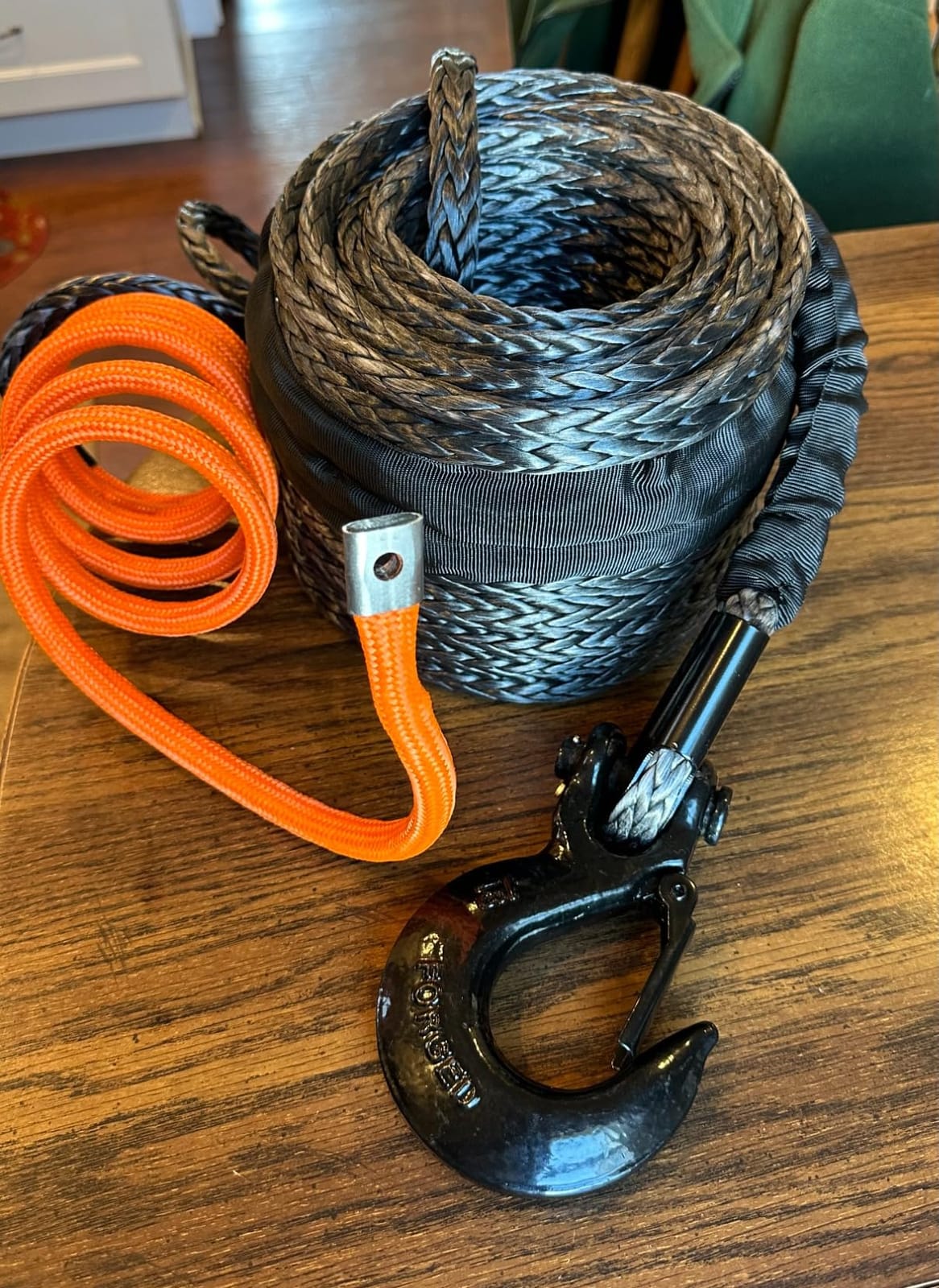 VEVOR Synthetic Winch Rope, 3/8 Inch x 100 Feet 26,500 lbs Synthetic Winch Line Cable Rope with Protective Sleeve + Forged Winch Hook + Pull Strap, Universal Fit for SUV, Large Off-Road Vehicle, Truck customer photo 1