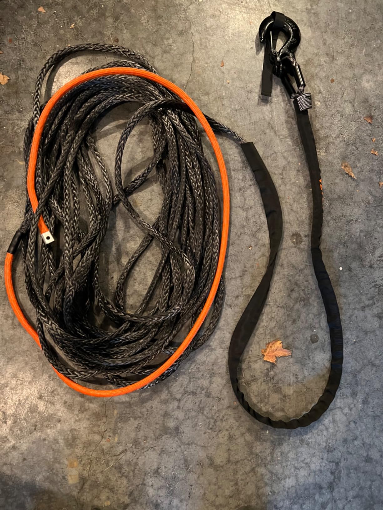 VEVOR Synthetic Winch Rope, 3/8 Inch x 100 Feet 26,500 lbs Synthetic Winch Line Cable Rope with Protective Sleeve + Forged Winch Hook + Pull Strap, Universal Fit for SUV, Large Off-Road Vehicle, Truck customer photo 2