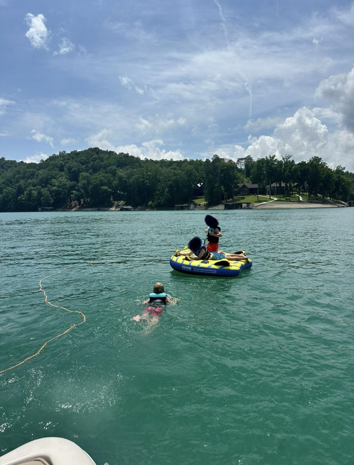 VEVOR Towable Tubes for Boating, 1-4 Riders Inflatable Boat Tubes & Towables, 340-680 lbs Capacity, Multiple Sizes with Full Nylon Cover, Padded/EVA Handles, Fins & Safety Valve (Multi-Option) customer photo 2