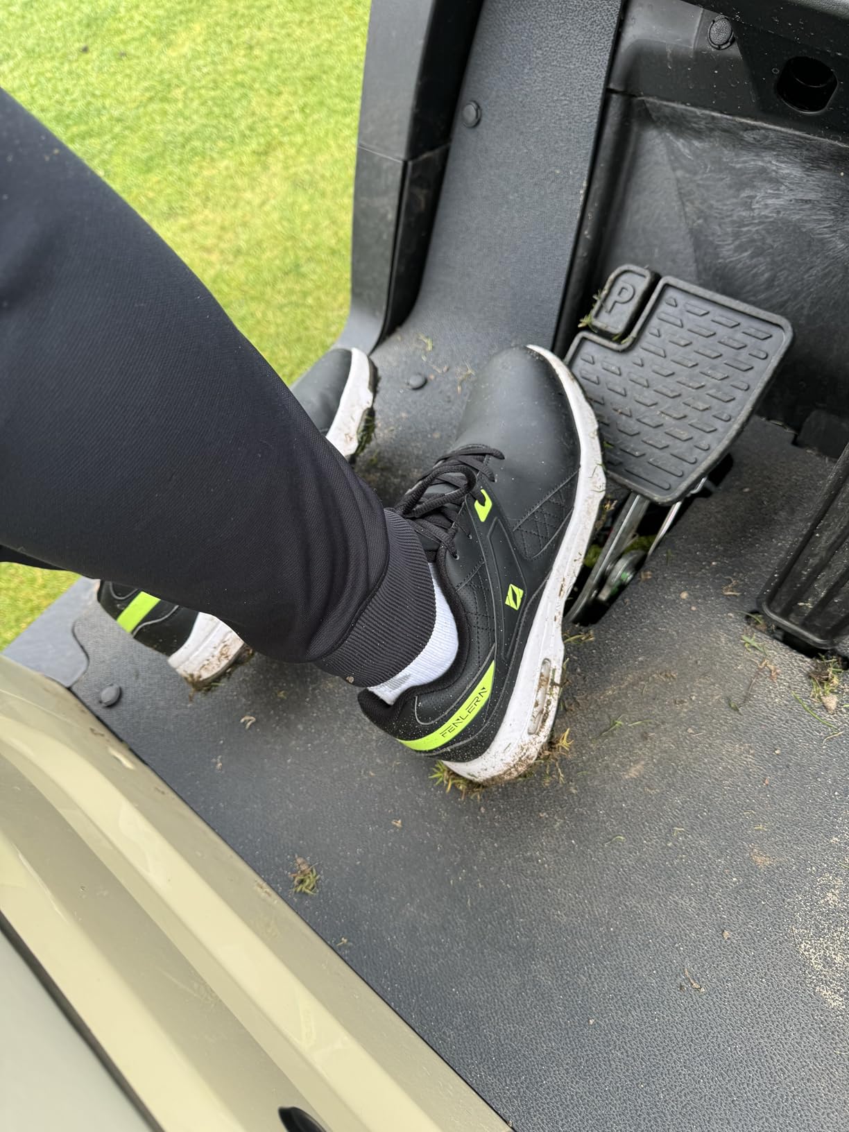 FENLERN Men's Golf Shoes Waterproof Wide Spiked Non Slip customer photo 1