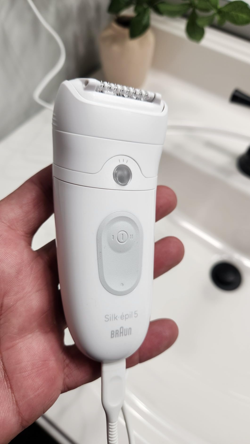 Braun Silk-épil 5 Epilator, Hair Removal Device, Women Shaver & Trimmer, Wet and Dry, Includes Shaver Head and Trimmer Comb, SE5-041, Grey customer photo 1