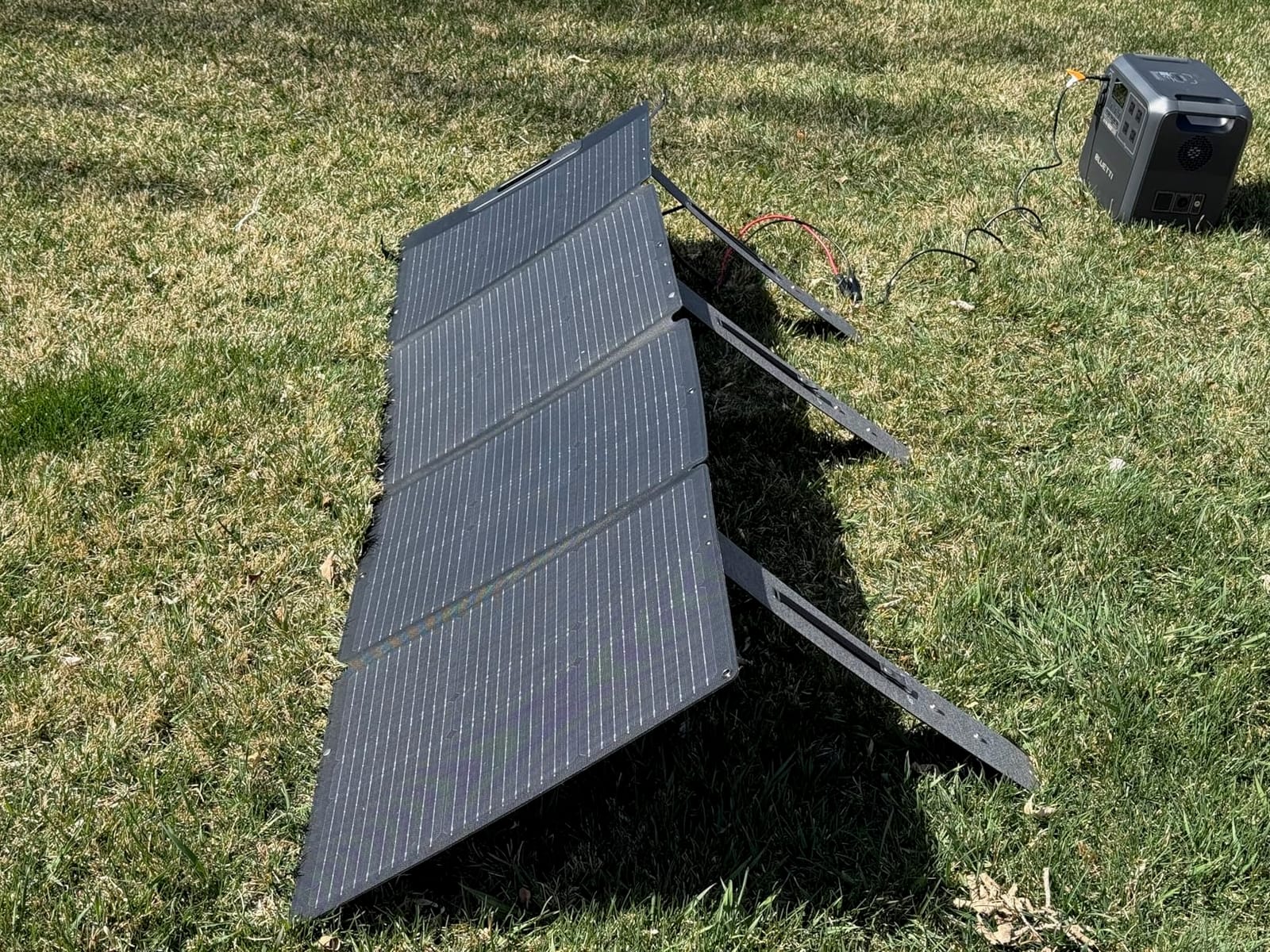 BLUETTI AC200PL Portable Power Station 2304Wh 2400W LiFePO4 Solar Generator customer photo 1