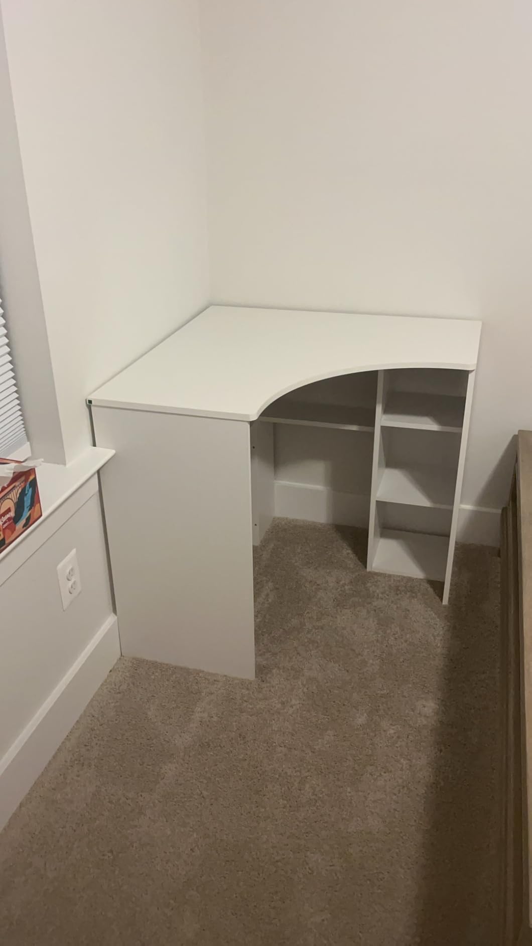 Tangkula Compact Corner Desk, Space Saving Study Table, White customer photo 1