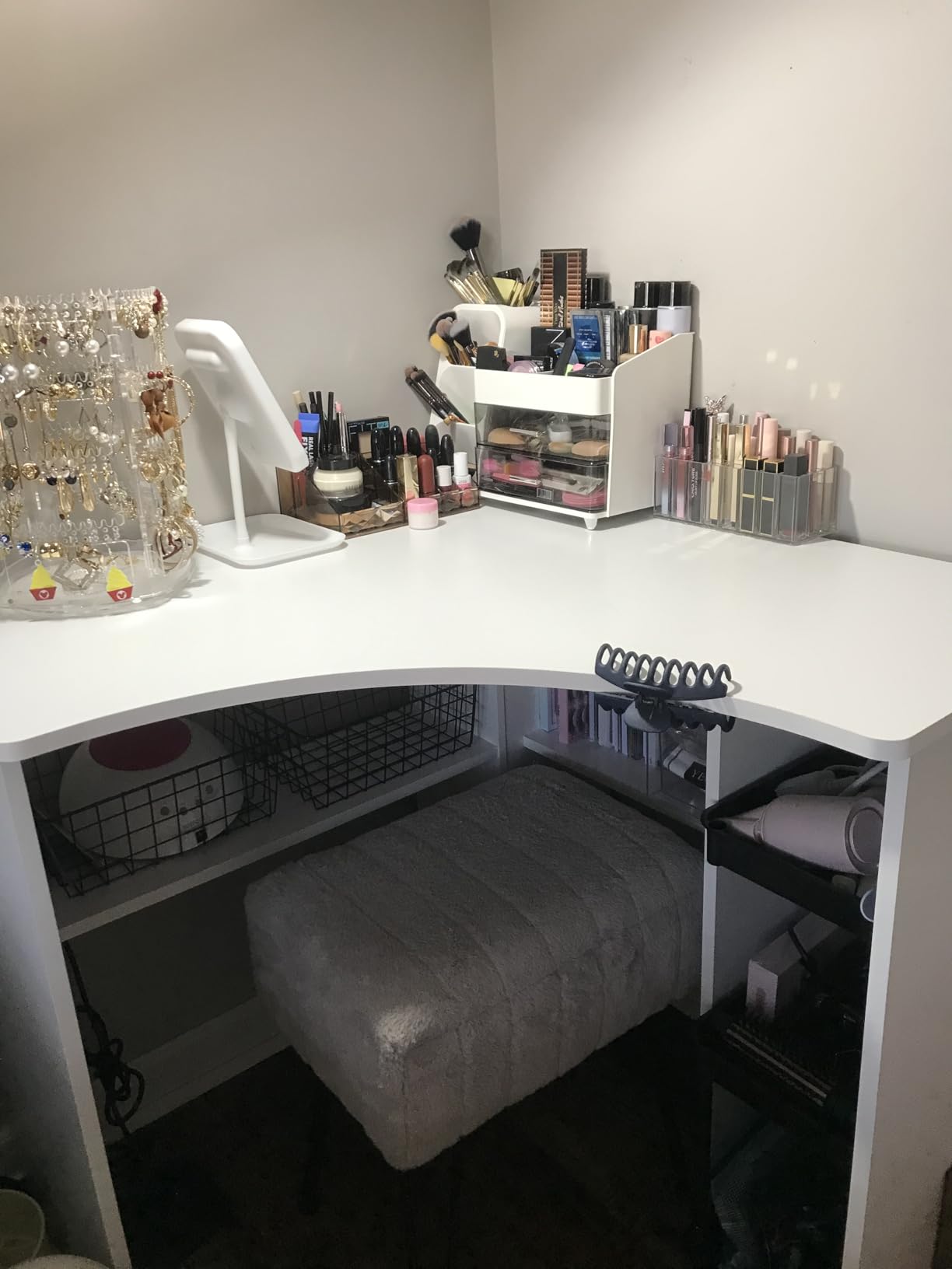 Tangkula Compact Corner Desk, Space Saving Study Table, White customer photo 2