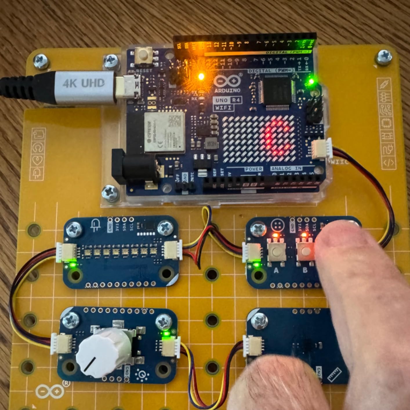 Arduino Official Plug and Make Kit [AKX00069] - Ultimate Starter Kit for Beginners | Build Connected Projects Easily | Fun & Educational Technology Package for Learning Electronics & Coding customer photo 1