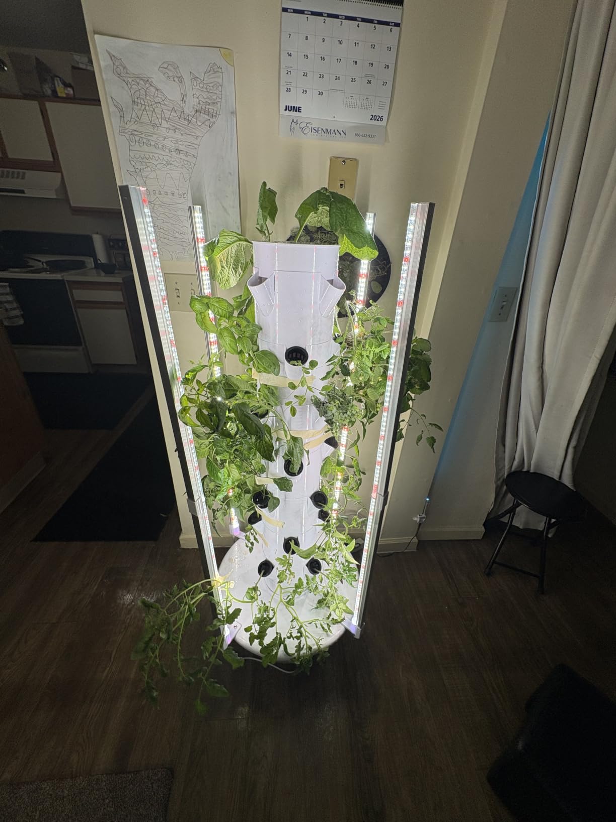 BAOSHISHAN Hydroponic Growing Tower with LED Grow Light, 7 Tiers 28 Pods | Full Spectrum Vertical Hydroponics Growing System, with 30L Water Tank, Beginner-Friendly, Ideal for Lettuce Herbs Vegetables customer photo 1