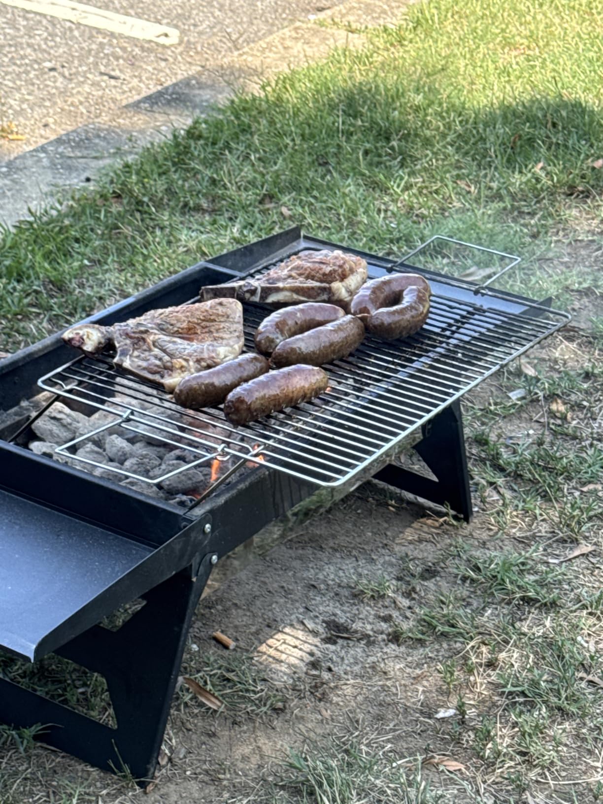 Charmline 14 x 9 inches Small Portable Charcoal BBQ Grill, Foldable Compact Camping Barbecue for 1-3 People, Ideal for Camping, Tailgating, Beach, Picnic & Tabletop Use, Green customer photo 1