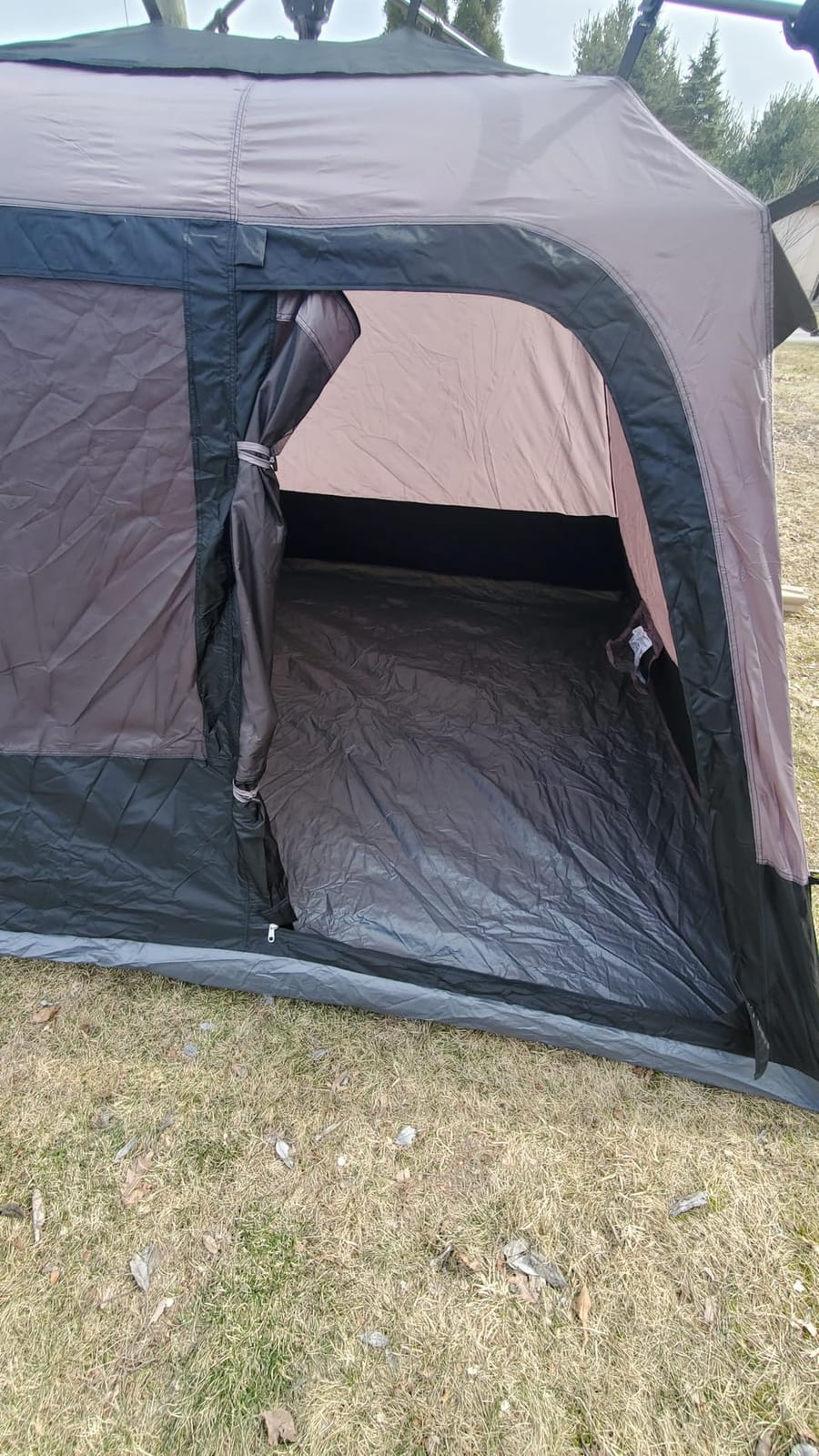Coleman 4/6/8/10 Person Instant Camping Tent with 1-Minute Setup customer photo 2