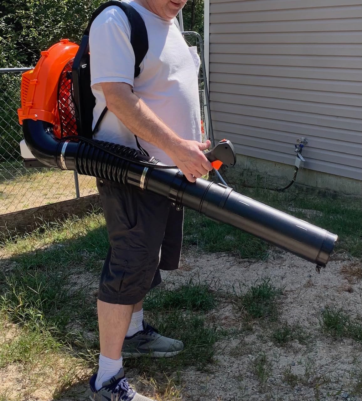 VEVOR Gas Leaf Blower, 26CC 2-Cycle Handheld Leaf Blower Gas Powered with 425-CFM and 156-MPH Powerful Performance, Ideal for Lawn Care, Leaf Cleaning, and Snow Removal customer photo 1