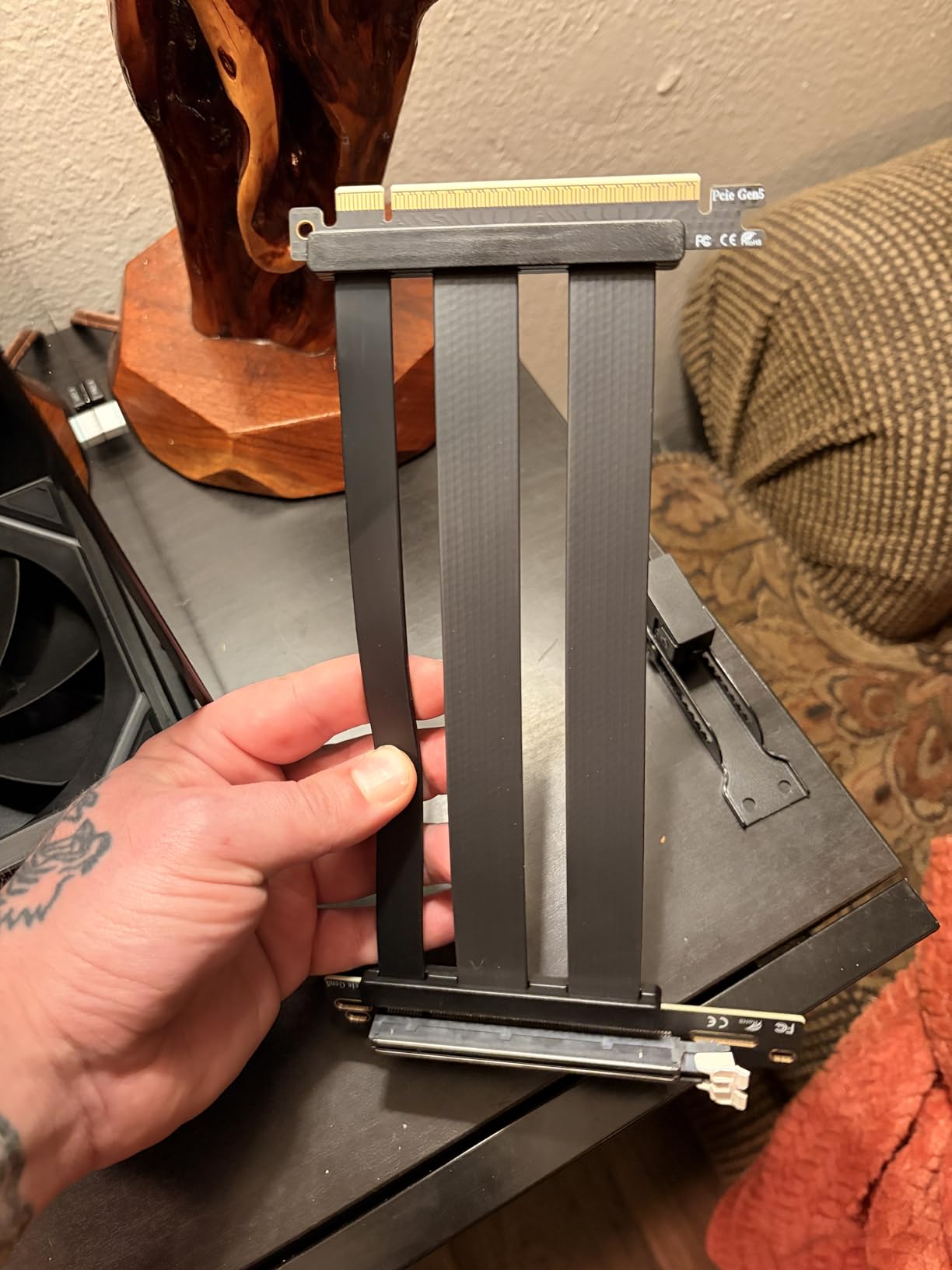 GLOTRENDS 200mm PCIe 5.0 Riser Cable for RTX5090 RTX4090 RX9070 RX7900, Compatible with PCIe 5.0/4.0 GPUs, 90 Degree Right Angle for Vertical GPU Mount customer photo 1