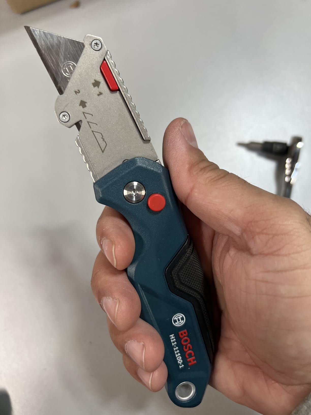 BOSCH H11-11100-1 Folding Utility Knife - Compact, Durable, 3 Blades with Integrated Blade Storage customer photo 2