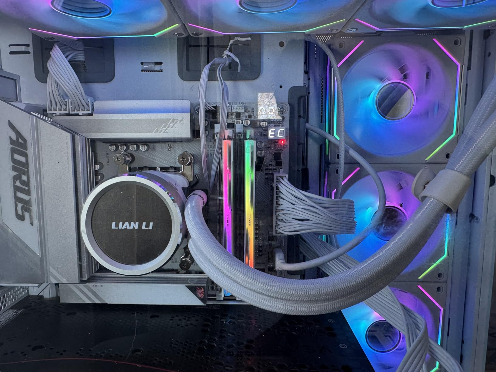 GIGABYTE X870E AORUS PRO ICE AMD AM5 LGA 1718 Motherboard, ATX, DDR5, 4X M.2, PCIe 5.0, USB4, WIFI7, 2.5GbE LAN, EZ-Latch, 5-Year Warranty customer photo 2