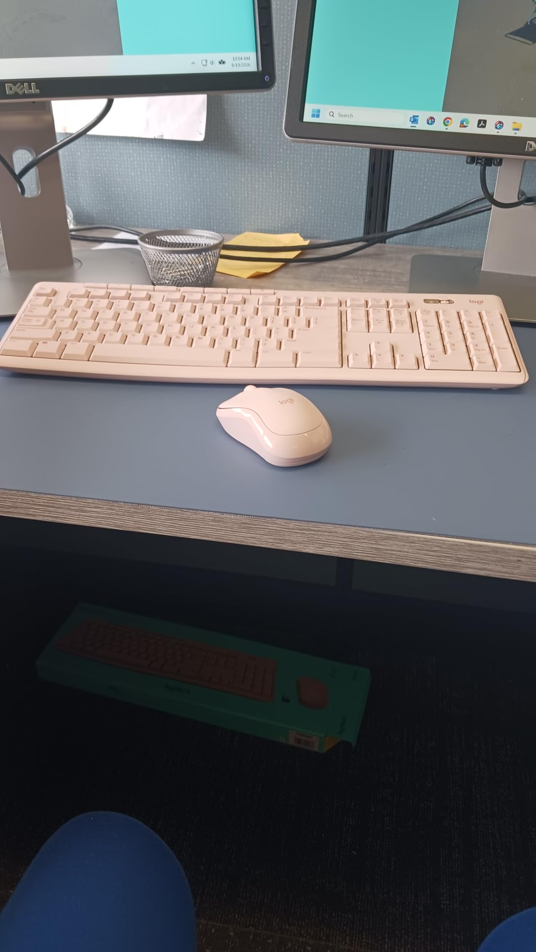 Logitech MK270 Full Size Wireless Keyboard and Mouse Combo - Off White customer photo 2