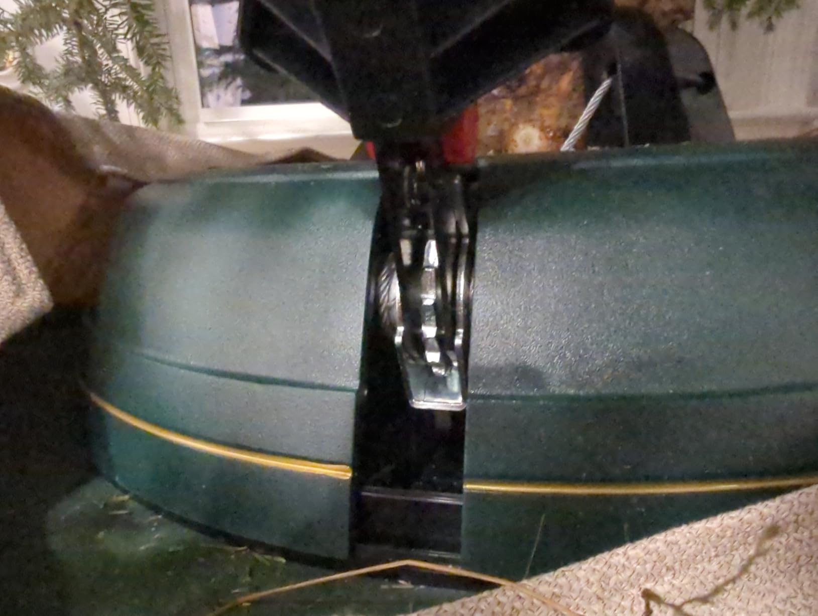 Krinner Christmas Tree Genie XL - Green Tree Stand - Original Single Cable Operation, Holds up to 10 ft Live Trees - Foot Pedal Setup & Water Reservoir with Level Indicator customer photo 2