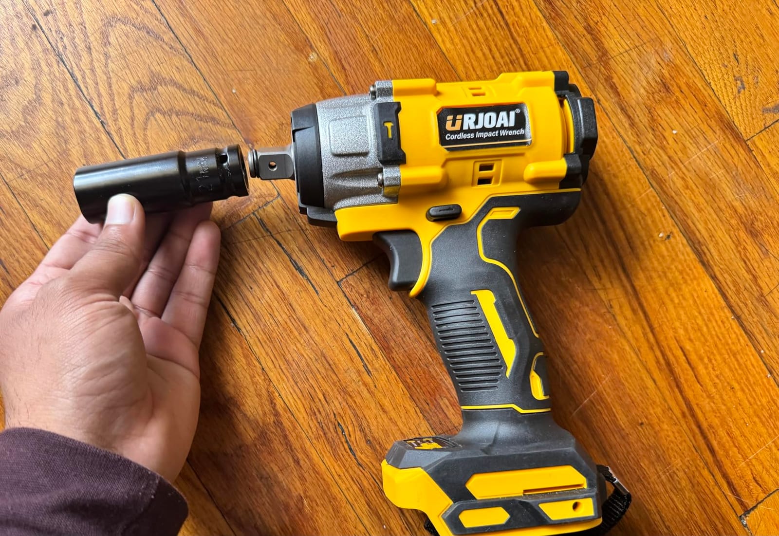 Urjoai Cordless Impact Wrench - 590Ft-lbs (800N.m) Brushless 1/2 inch, 3300RPM High Torque Impact Gun, 2x 4.0Ah Battery, Charger & 7 Sockets, Electric Impact Wrench for Car Home customer photo 1