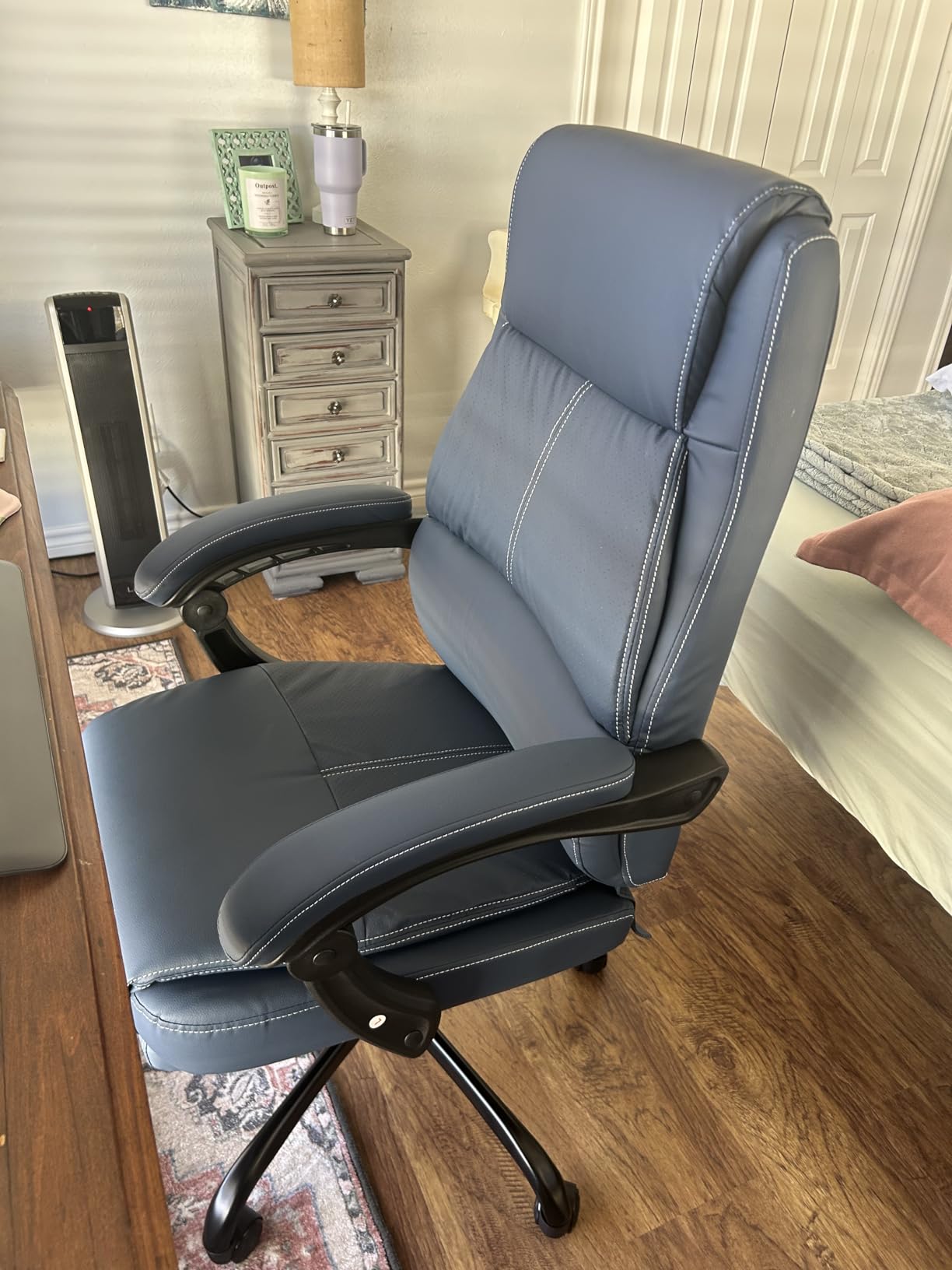 Misolant Big and Tall Office Chair with Footrest, High Back Desk Chair with Linkage Armrest, 90-155° Recline Executive Computer Chairs with Adjustable Height for Home customer photo 2