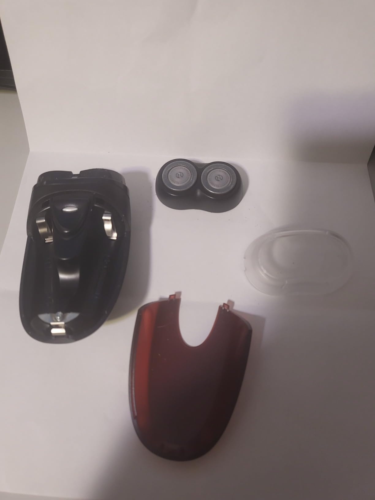 Philips Portable Shaver, On-The-Go Wet and Dry Electric Shaver, ComfortCut Blade System, 3D Floating Heads, Compact Design, Powerful Battery, customer photo 1