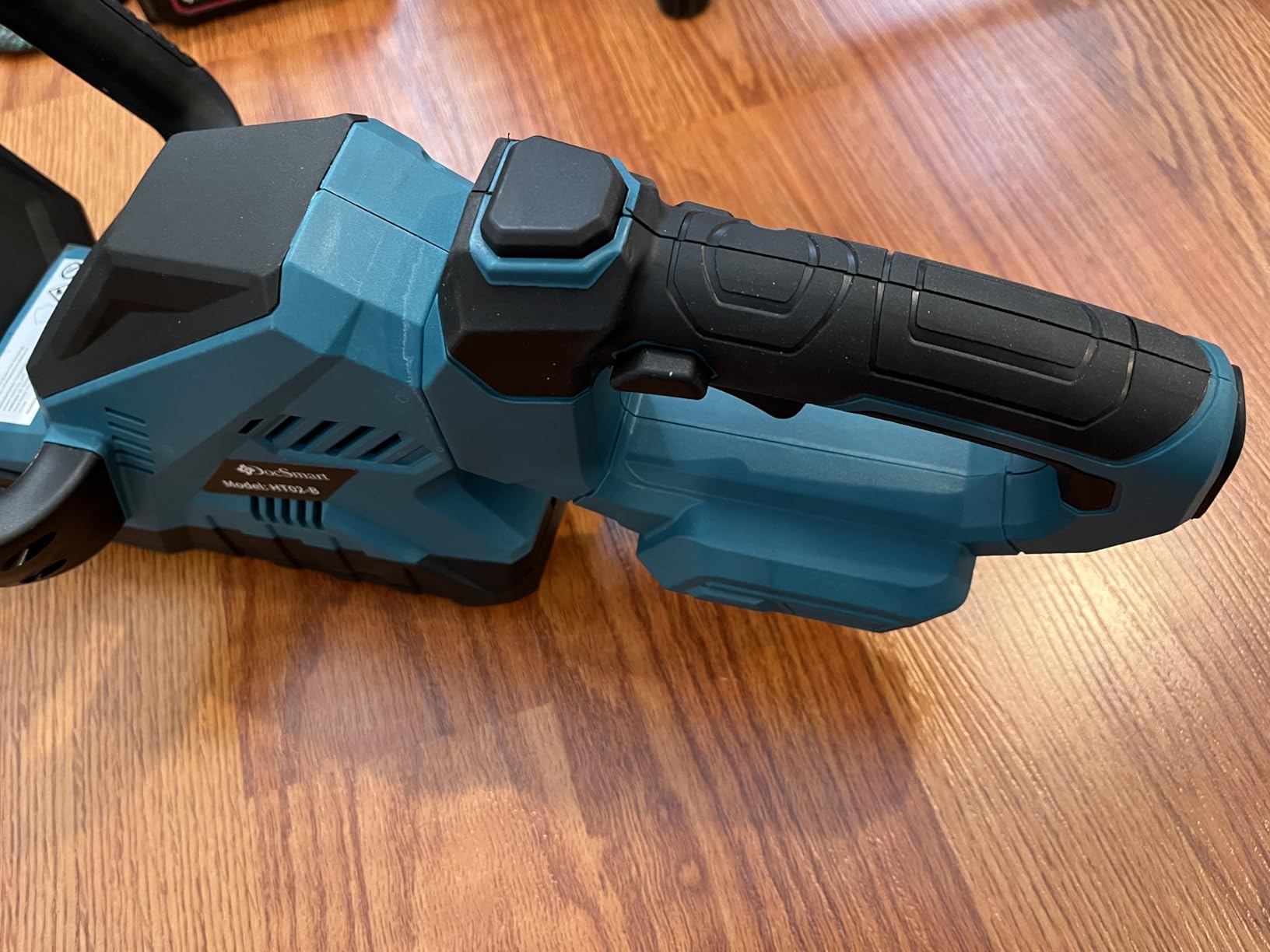 Hedge Trimmers Cordless with Battery, 3000RPM Brushless Motor | Electric Bush Clipper with 2 Pack Batteries, 20'' 180° Rotatable Head, 2/3'' Blade Gap, Gardening Gifts for Men Dad Father customer photo 2