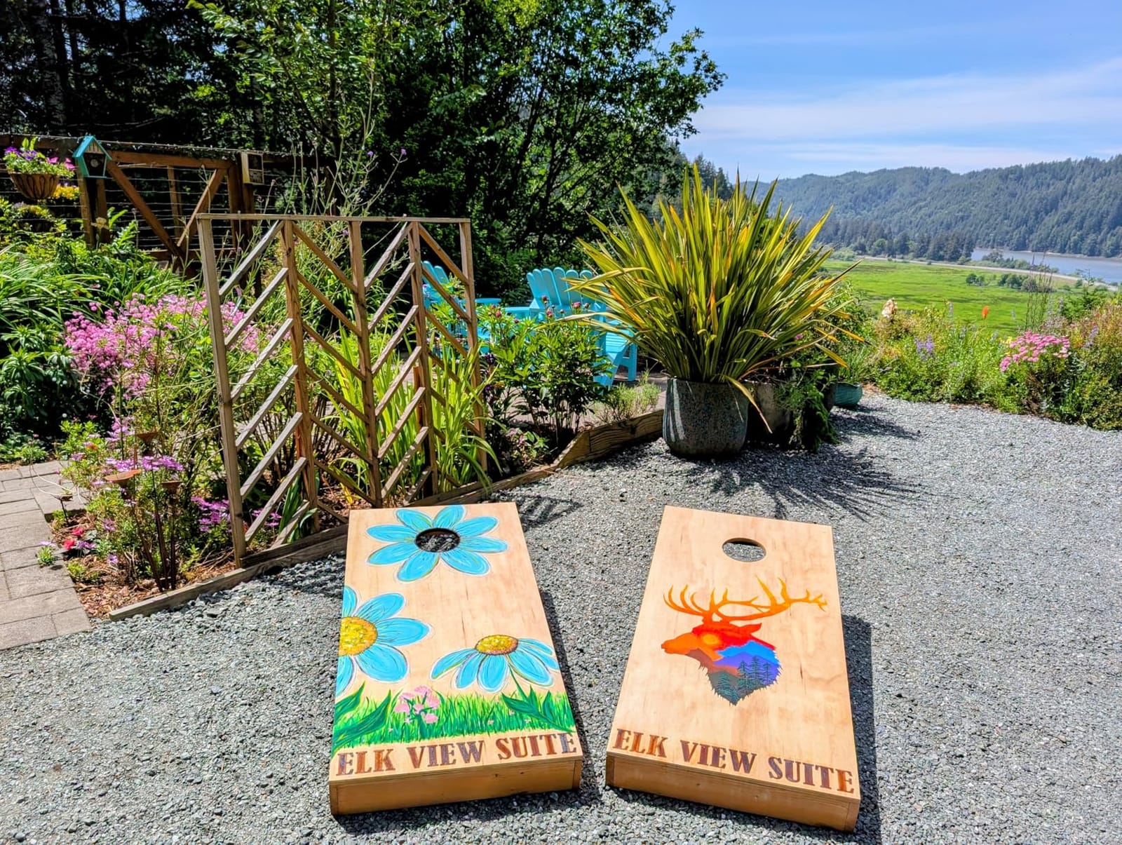 Shuttle Art 25 Colors Outdoor Acrylic Paint Set, 2oz/60ml Waterproof Acrylic Paint with 10 Brushes 1 Palette, Rich Pigmented Paints for Artists, Beginners on Rocks, Wood Crafts, Garden Statues customer photo 1
