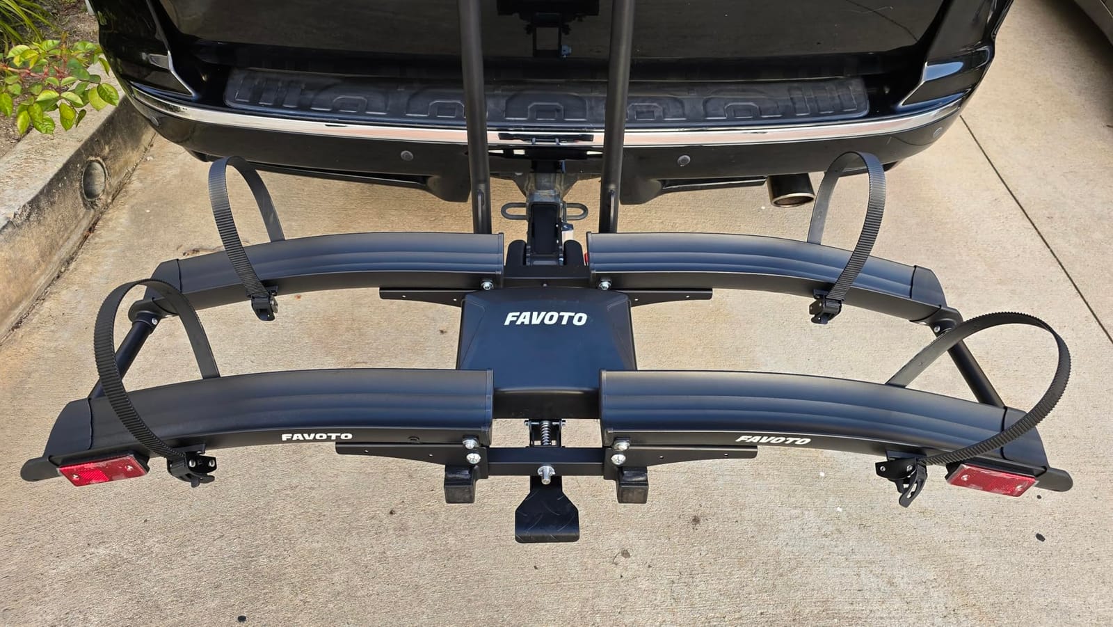 Favoto Bike Rack for Car with Ramp, 2-Bike Hitch Mount for E-Bikes, Foldable & Tilt-Back Design, 200 lbs Capacity, Fits 2