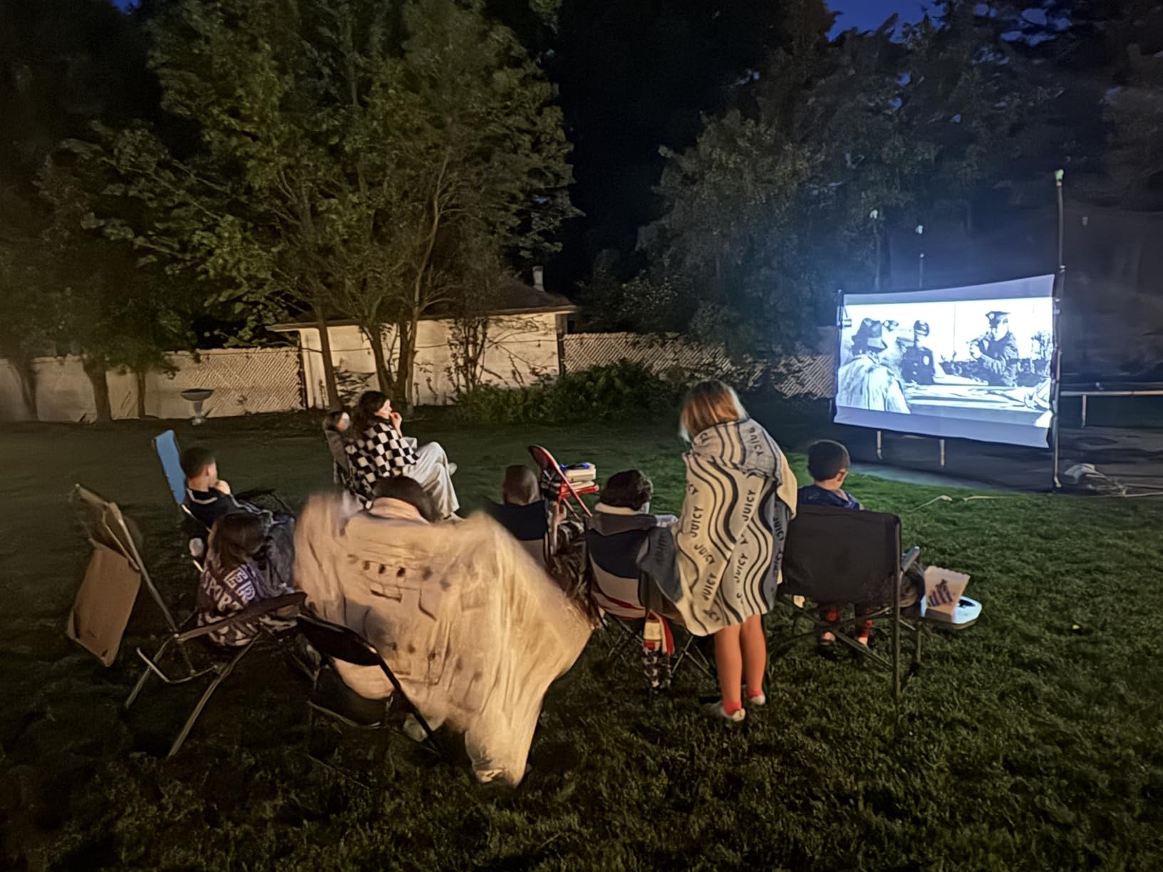 STWUI Outdoor Projector Screen with Stand - 120 Inch Portable Projector Screen Indoor and Outdoor Projector Screens 16:9 4K HD Wrinkle Free Lightweight Movie Screen with Carry Bag,Enioy Movie Nights customer photo 2