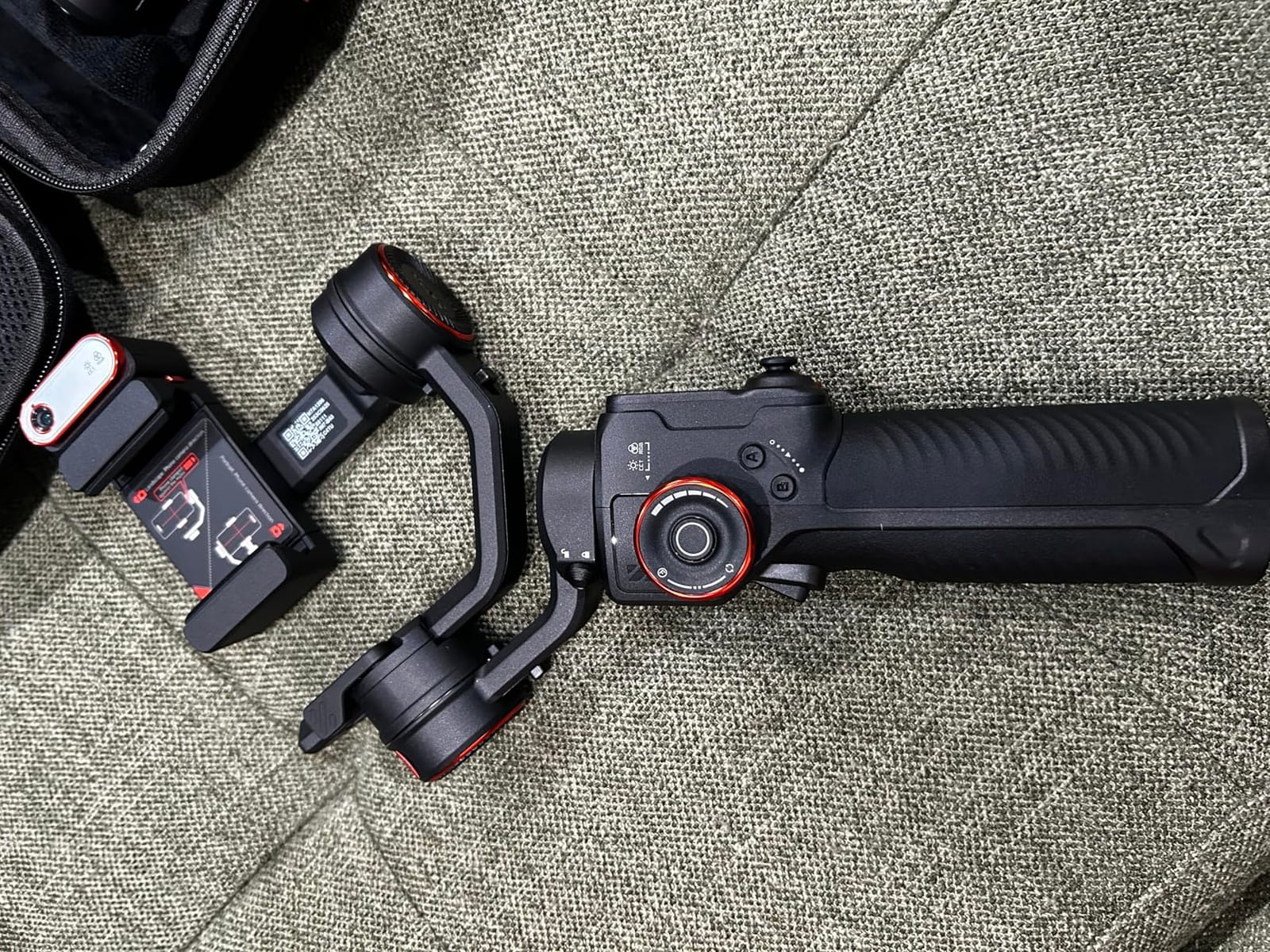 Hohem iSteady M7 Gimbal Stabilizer for iPhone, 3-Axis Smartphone Gimbal | Magnetic AI Tracker Fill Light, Detachable Touchscreen Remote Controller, Built-in Extension Rod, iSteady 9.0, 500g Payload customer photo 2