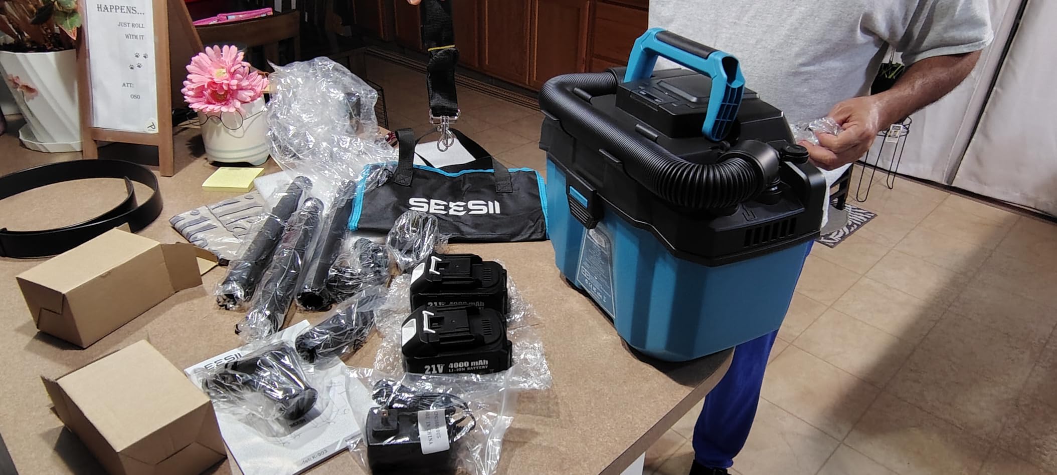 Seesii Cordless Wet Dry Shop Vac, 2 x 4.0Ah Rechargeable Batteries | 2.6 Gallon Vacuum Cleaner, HEPA Filter, Perfect for Garage, Car and Workshop Wet & Dry Cleaning customer photo 1
