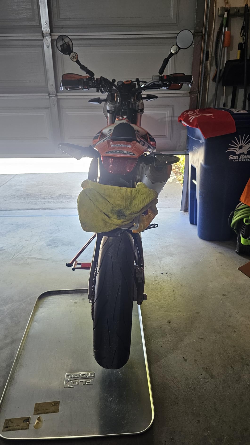 VEVOR Dirt Bike Lift Stand, Motorcycle Jack Lift Stand 1200lbs Capacity and Hydraulic Lift Operation, Hoist Table Adjustable Height 9.8
