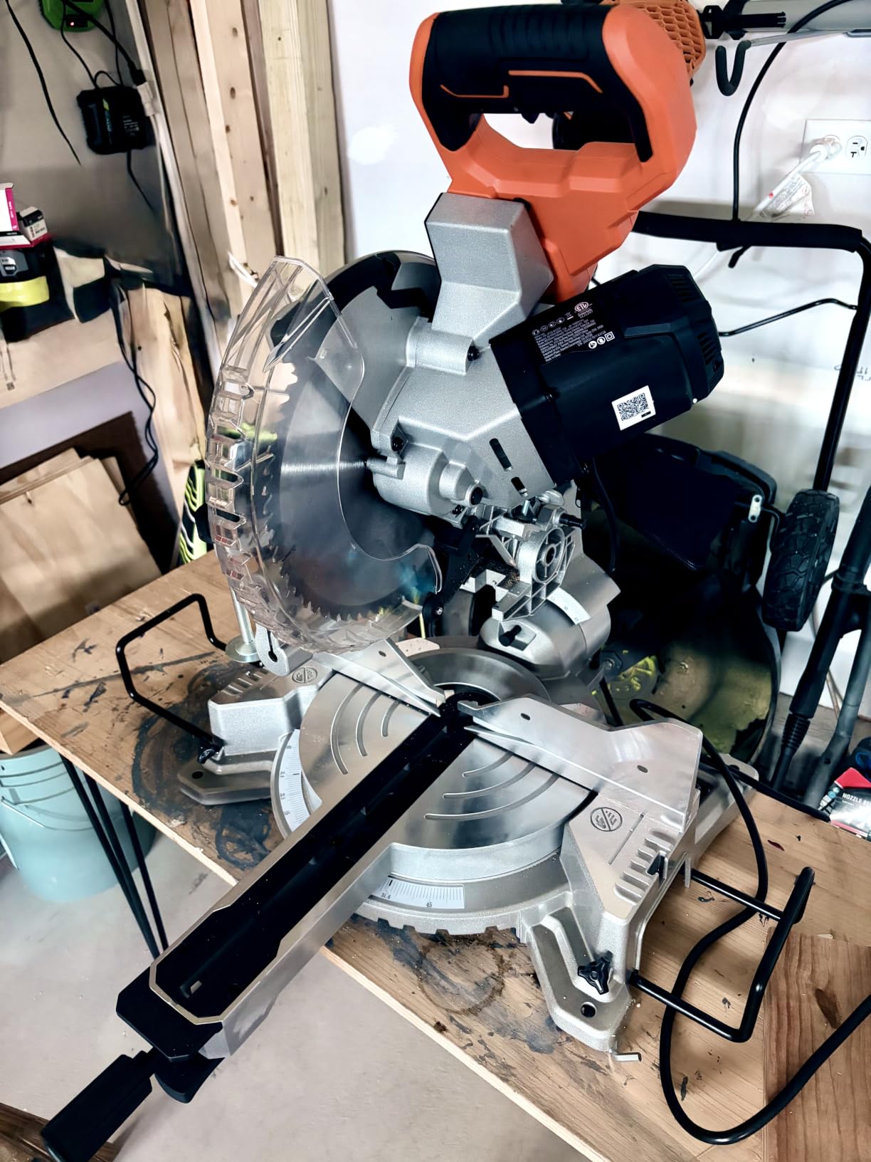 VEVOR Compound Miter Saw, 10-Inch Blade, 15 Amp Motor, 60-Tooth, Corded Single Bevel 0-45deg, LED Precision Alignment, Angle Adjustable, Lightweight Cast Aluminum Base, for Wood, Composite Decking customer photo 1