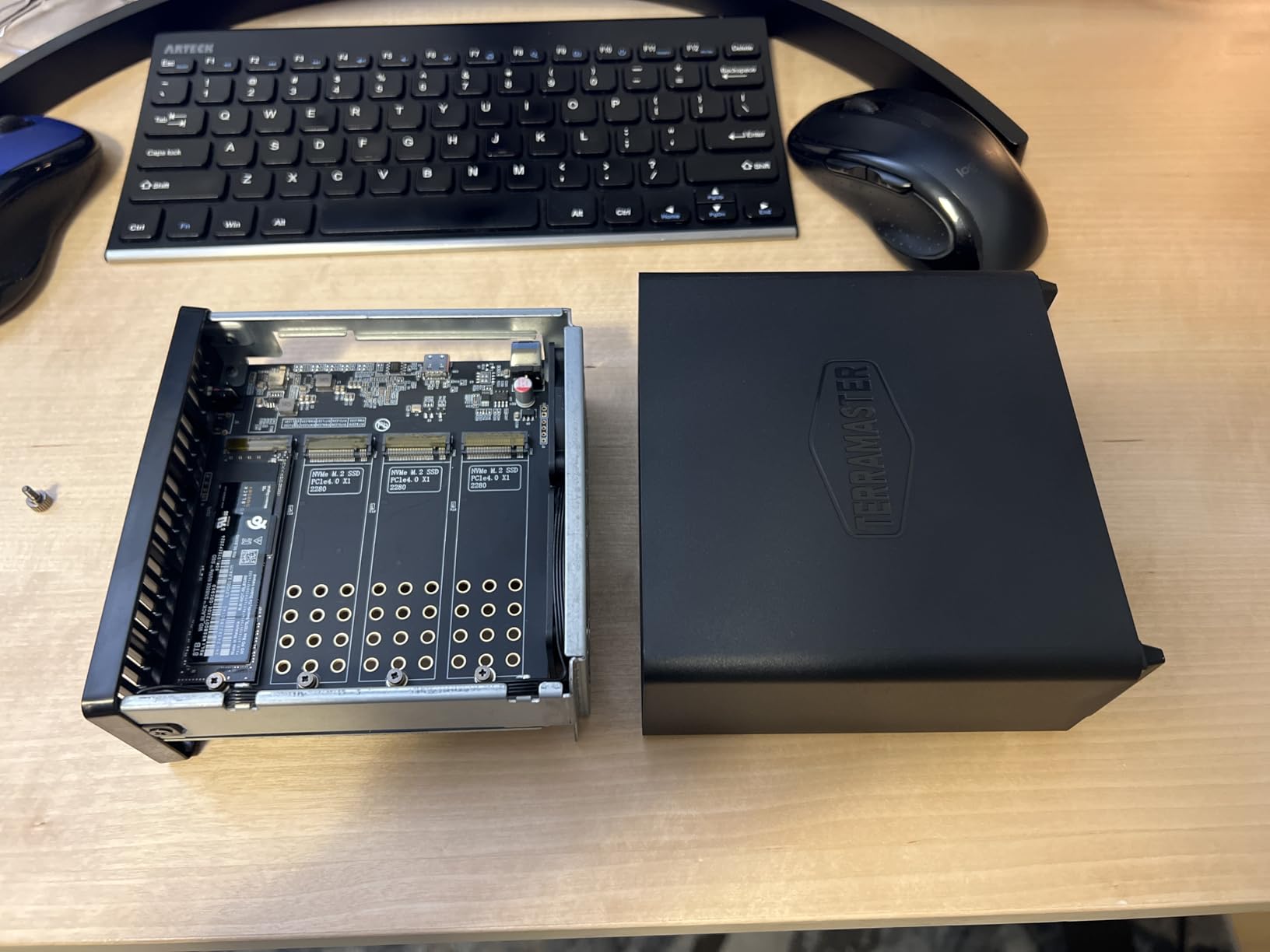 TERRAMASTER D4 SSD NVMe Enclosure 40Gbps 4Bay USB Storage Type-C (Diskless) customer photo 1