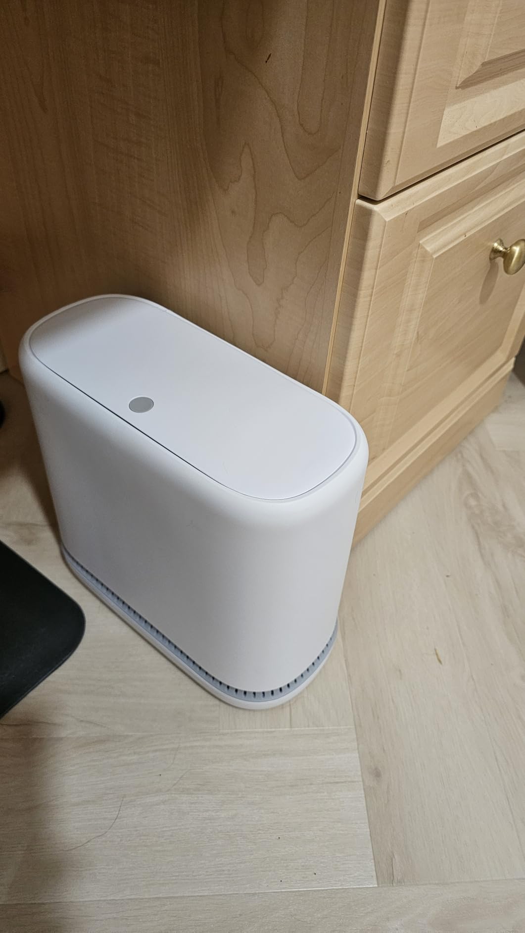 2.3 Gallon Slim Small Bathroom Trash Can with Lid, White Dog Proof Garbage Can with Air-Press Bag Expander & Removable Bucket, Narrow Bathroom Waste Basket for Bedroom, Office, Dorm customer photo 1