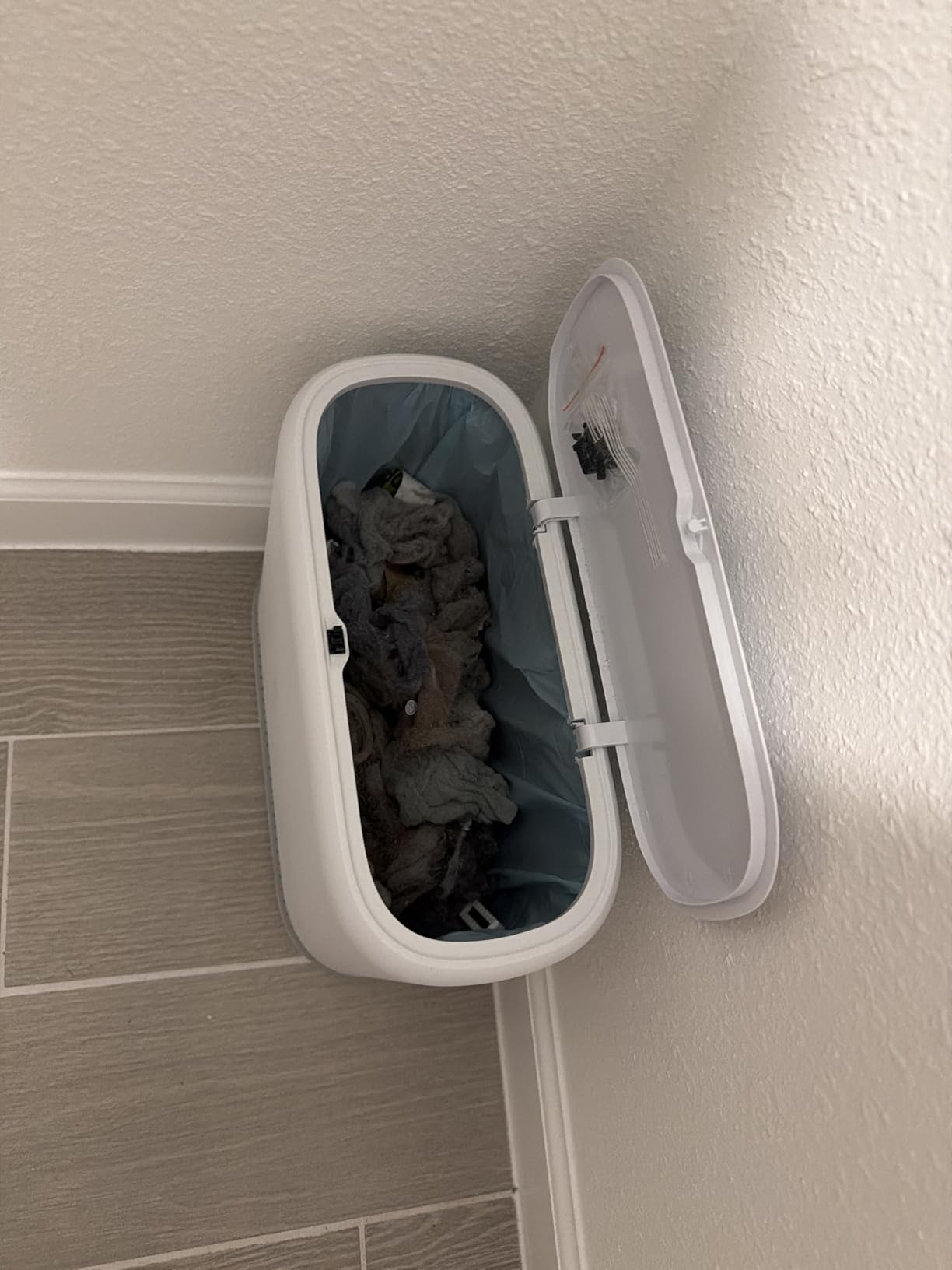 2.3 Gallon Slim Small Bathroom Trash Can with Lid, White Dog Proof Garbage Can with Air-Press Bag Expander & Removable Bucket, Narrow Bathroom Waste Basket for Bedroom, Office, Dorm customer photo 2