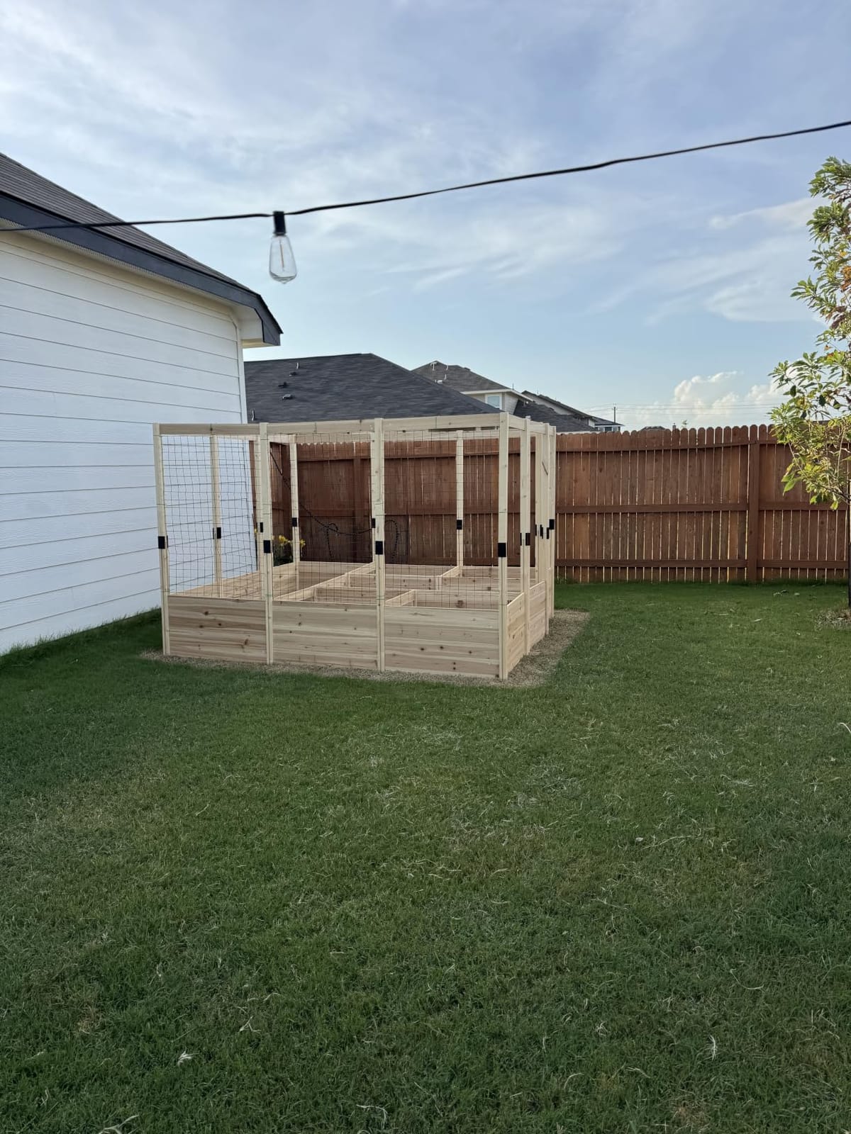 AMERLIFE U-Shape Raised Garden Bed,7 Grids Wooden Planter with Proof Fence customer photo 2