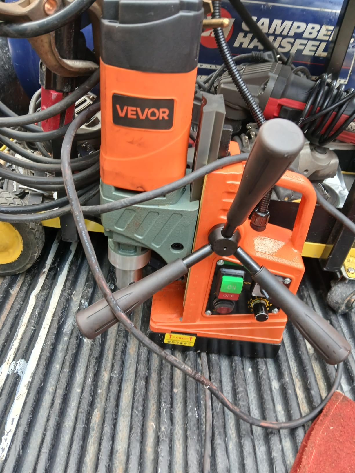 VEVOR Magnetic Drill Press, 1550 W, 2.4 in Boring Diameter, 2922 lbf Power Mag Drill Press, 0-600 RPM Adjustable Speed, Morse Taper, M3-M16 Tapping, for Metal Surface, Industrial and Home Improvement customer photo 2
