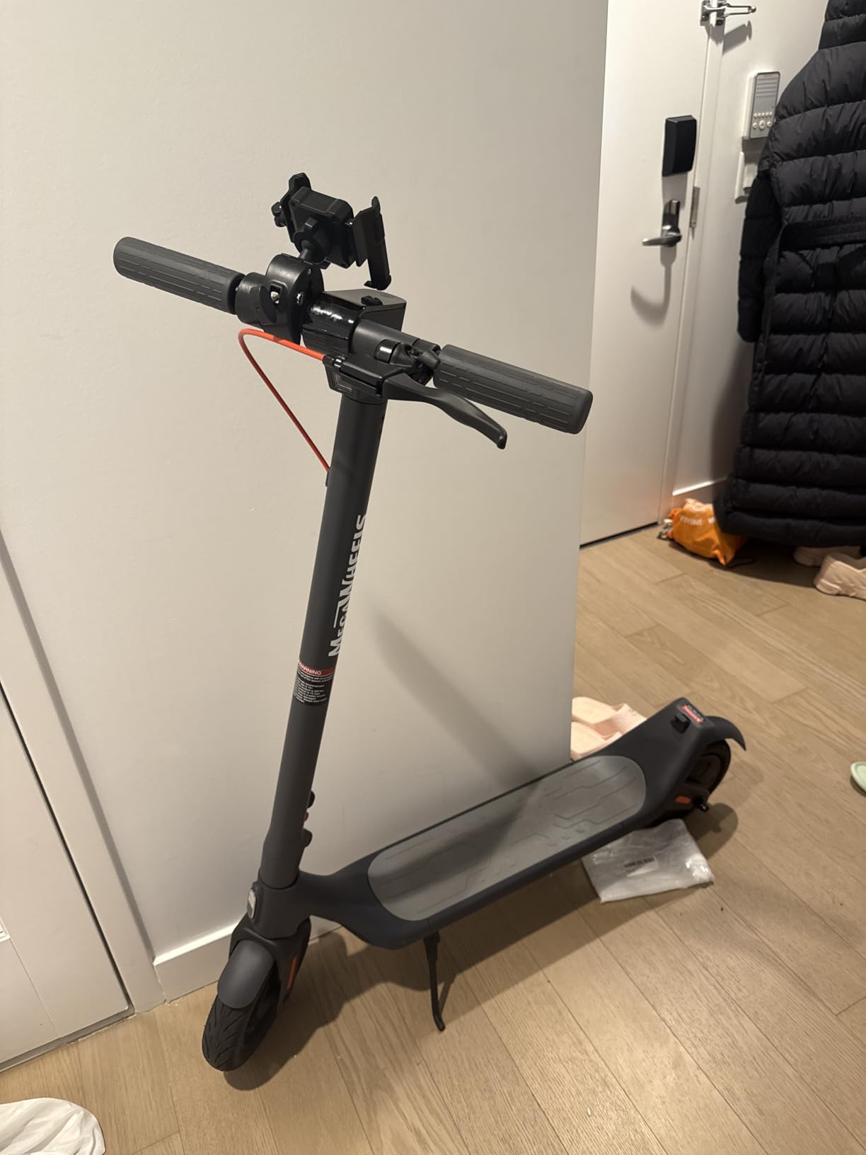 MEGAWHEELS Electric Scooter for Adults with Suspension, 8.5/10in Vacuum Tires, 14/19/28/31Miles, 15MPH Max Speed, Turn Lights, Foldable Electric Scooter for Commuter customer photo 2