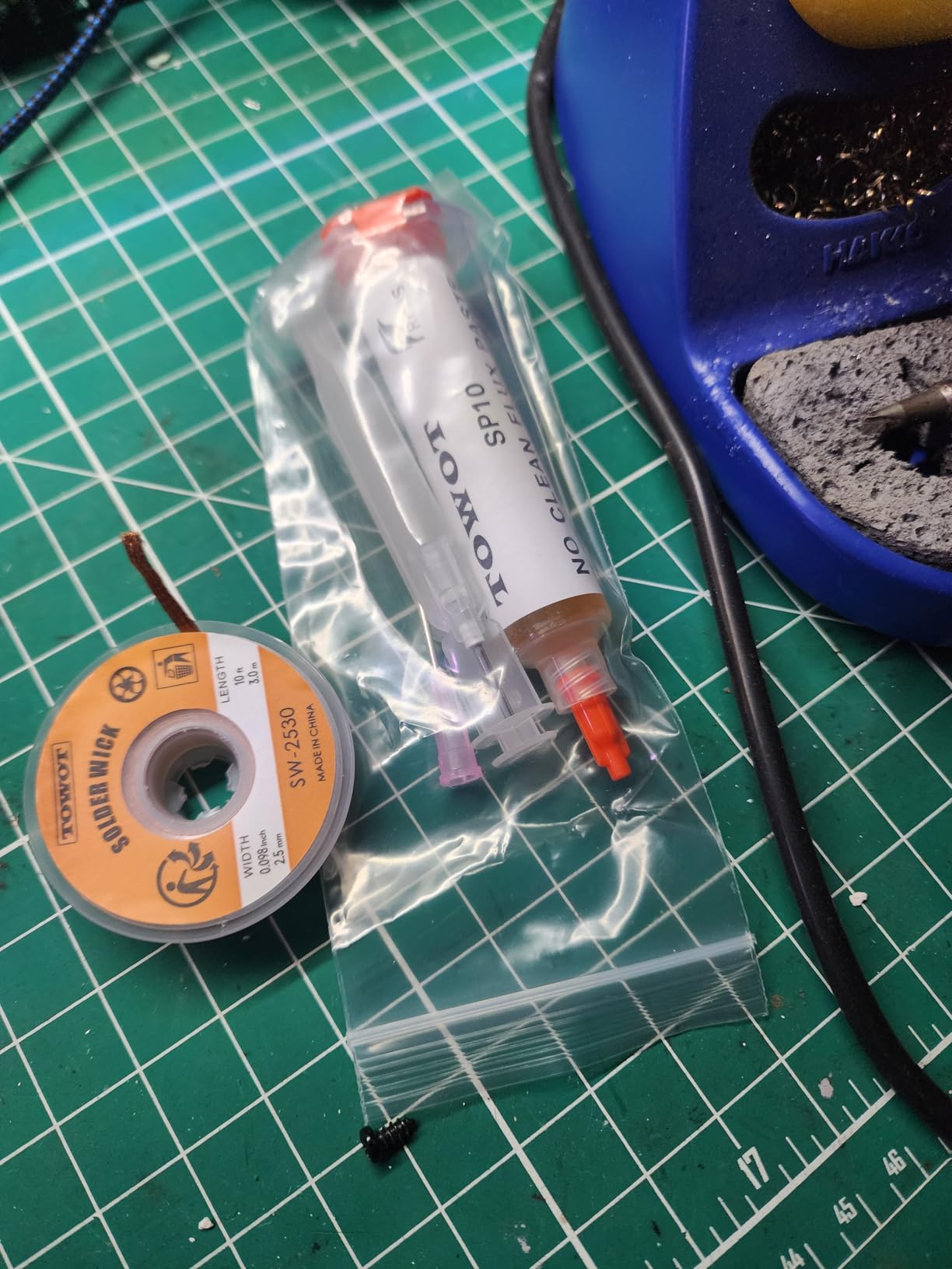 TOWOT 10ft Solder Wick Braid & No-Clean Soldering Flux Paste (10cc) - Desoldering Kit for Electronics Repair, PCB, Circuit Board Rework customer photo 1