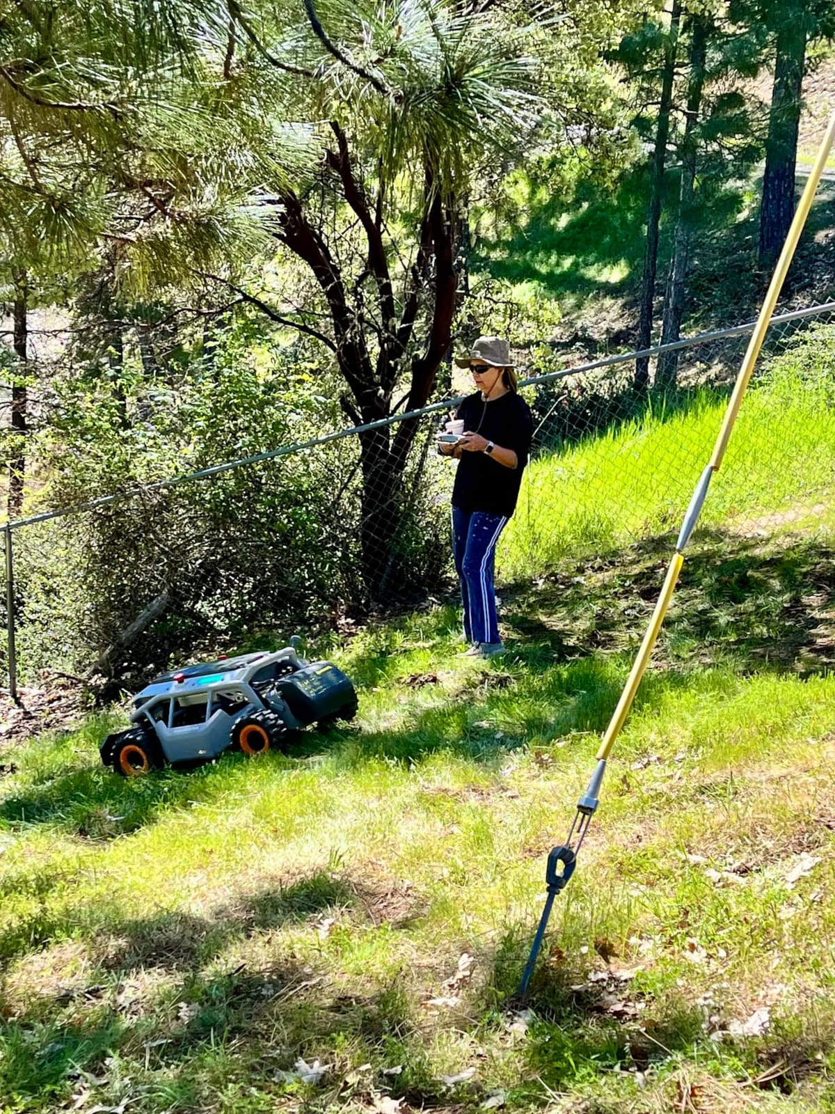 Mowrator S1 4WD 18Ah Remote Control Lawn Mower, Wide Wheels, 40° Slope customer photo 1