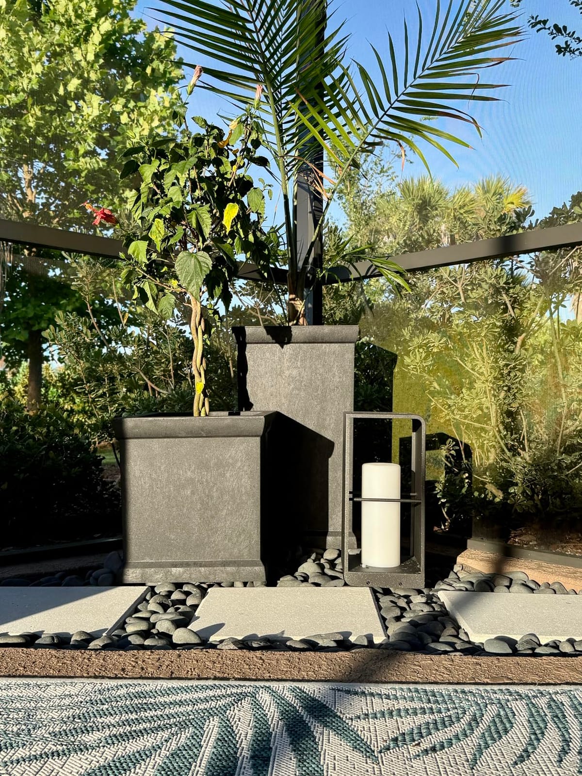 LED Corner Floor Lamp, IP65 Solar Lanterns Outdoor Waterproof customer photo 2