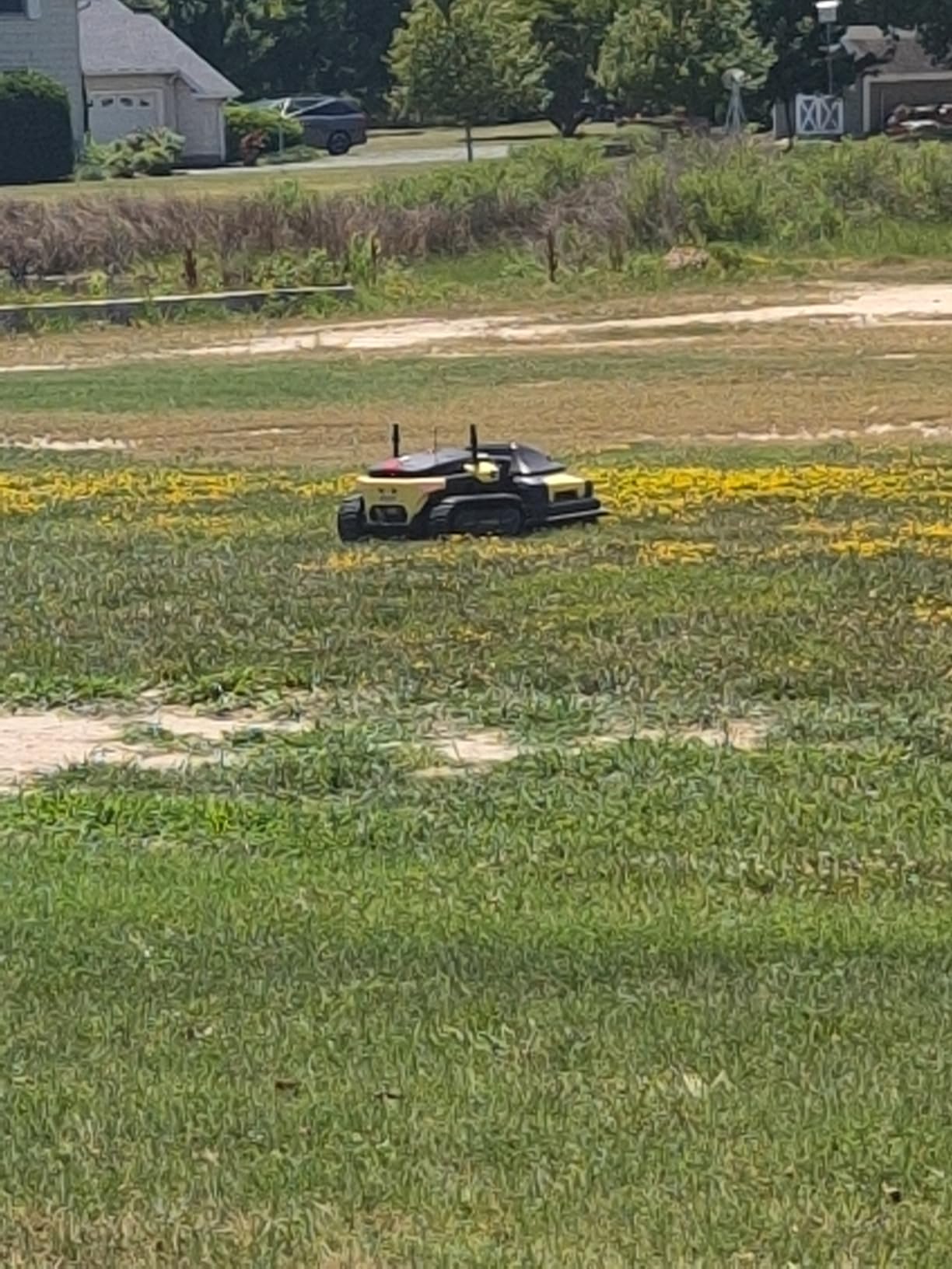 YARBO Robot Lawn Mower Pro, Wire-Free for 6 Acres, Four Seasons Yard Care customer photo 1