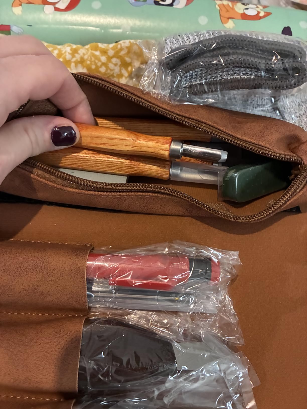 SakerNeo 25-Piece Wood Carving Kit Whittling Kit with Leather Storage Bag | Wood Carving Tools wood carving set Includes Gouges, Chisels, Knives - Ideal Woodworking Set for Beginners & DIY Gift customer photo 2